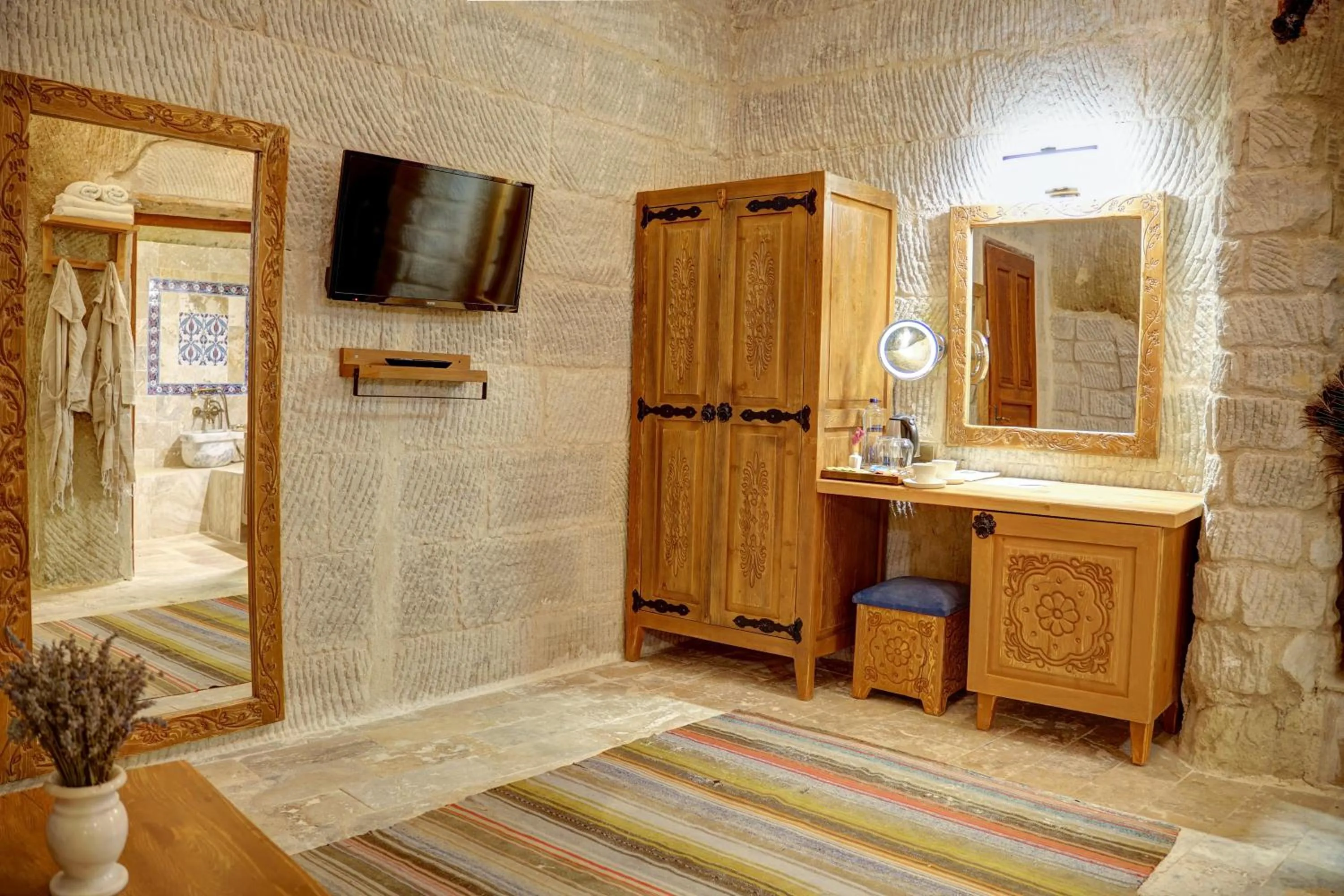 Communal lounge/ TV room, Bed in Aşk-ı Nare Cave Hotel Swimming Pool Hot & SPA