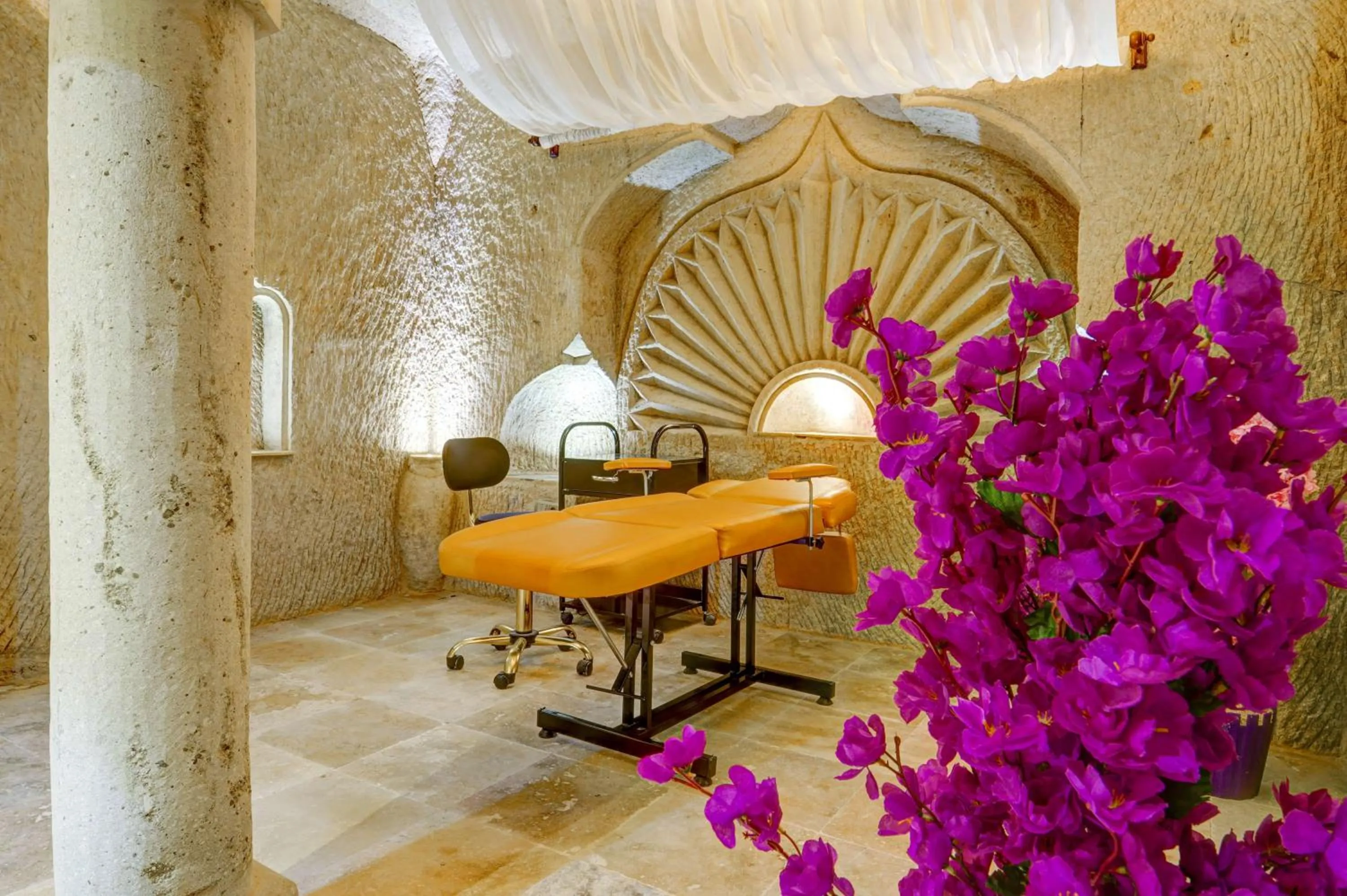 Massage in Aşk-ı Nare Cave Hotel Swimming Pool Hot & SPA