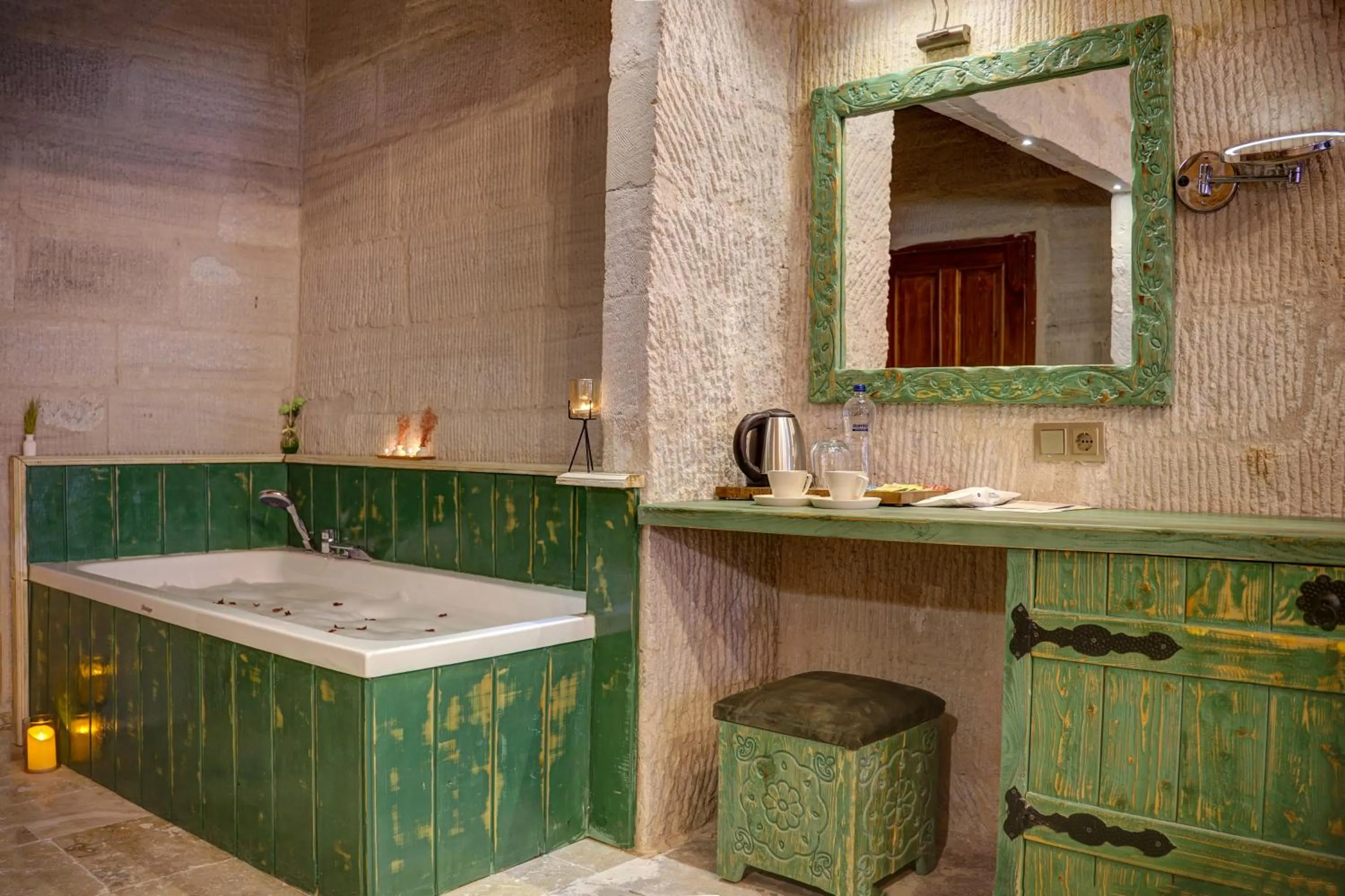 Massage in Aşk-ı Nare Cave Hotel Swimming Pool Hot & SPA