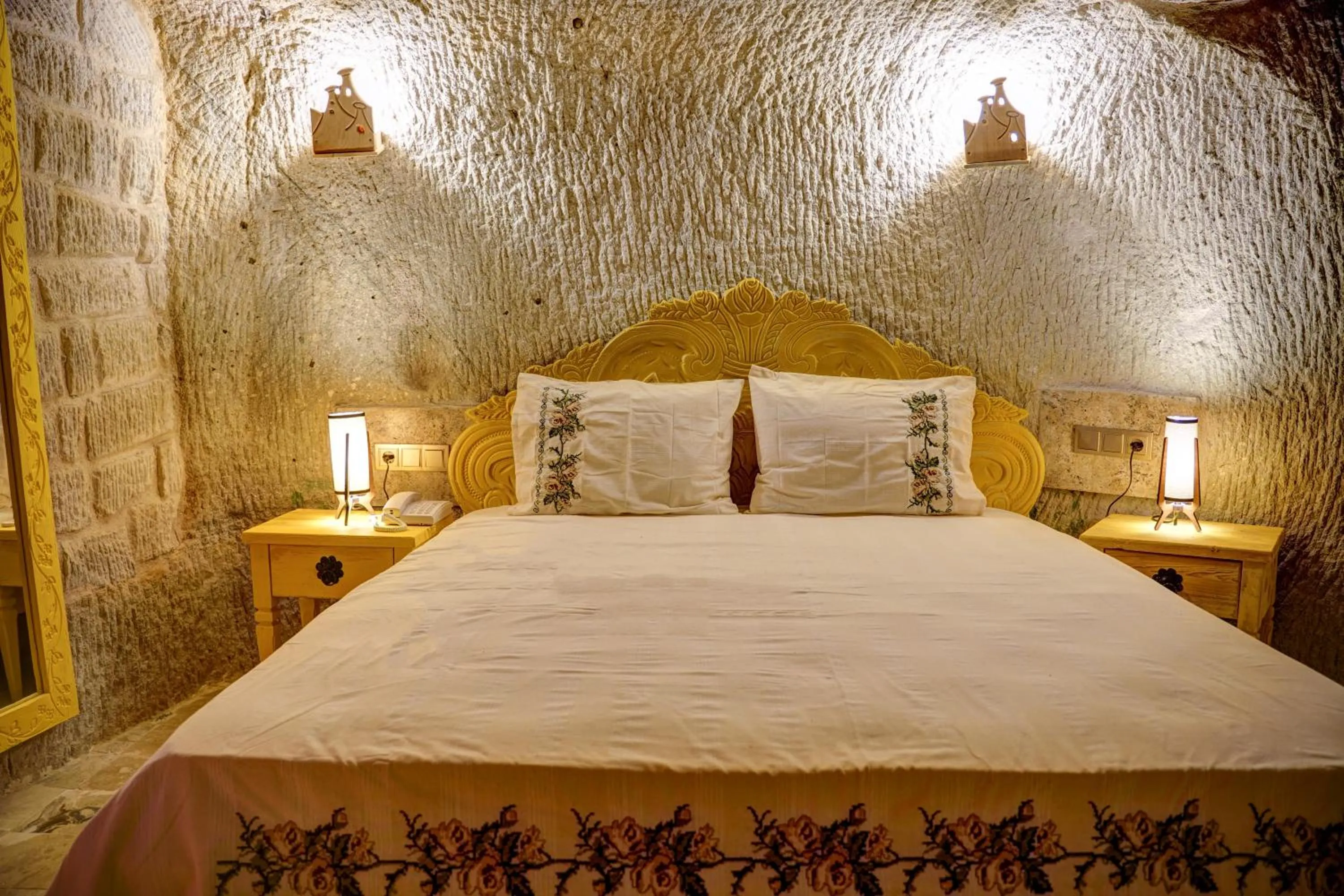 Bed in Aşk-ı Nare Cave Hotel Swimming Pool Hot & SPA