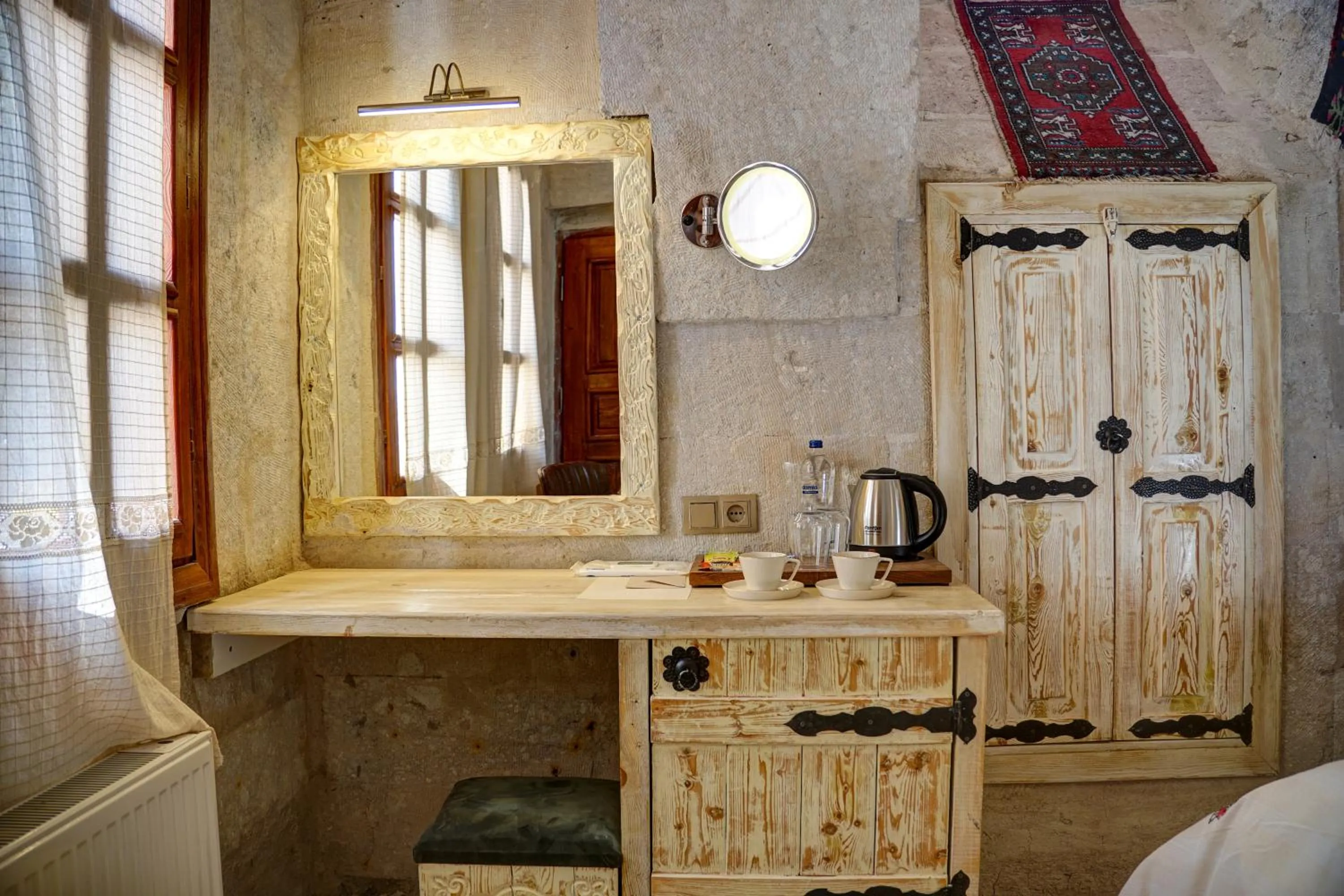 Coffee/tea facilities in Aşk-ı Nare Cave Hotel Swimming Pool Hot & SPA