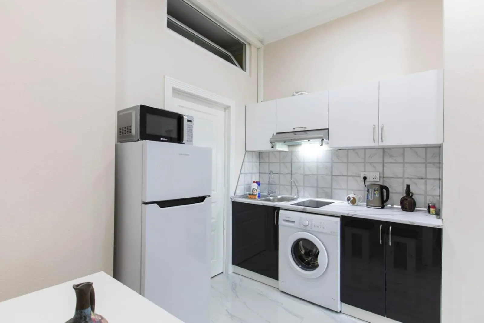Kitchen or kitchenette in Leyla Apartments 2