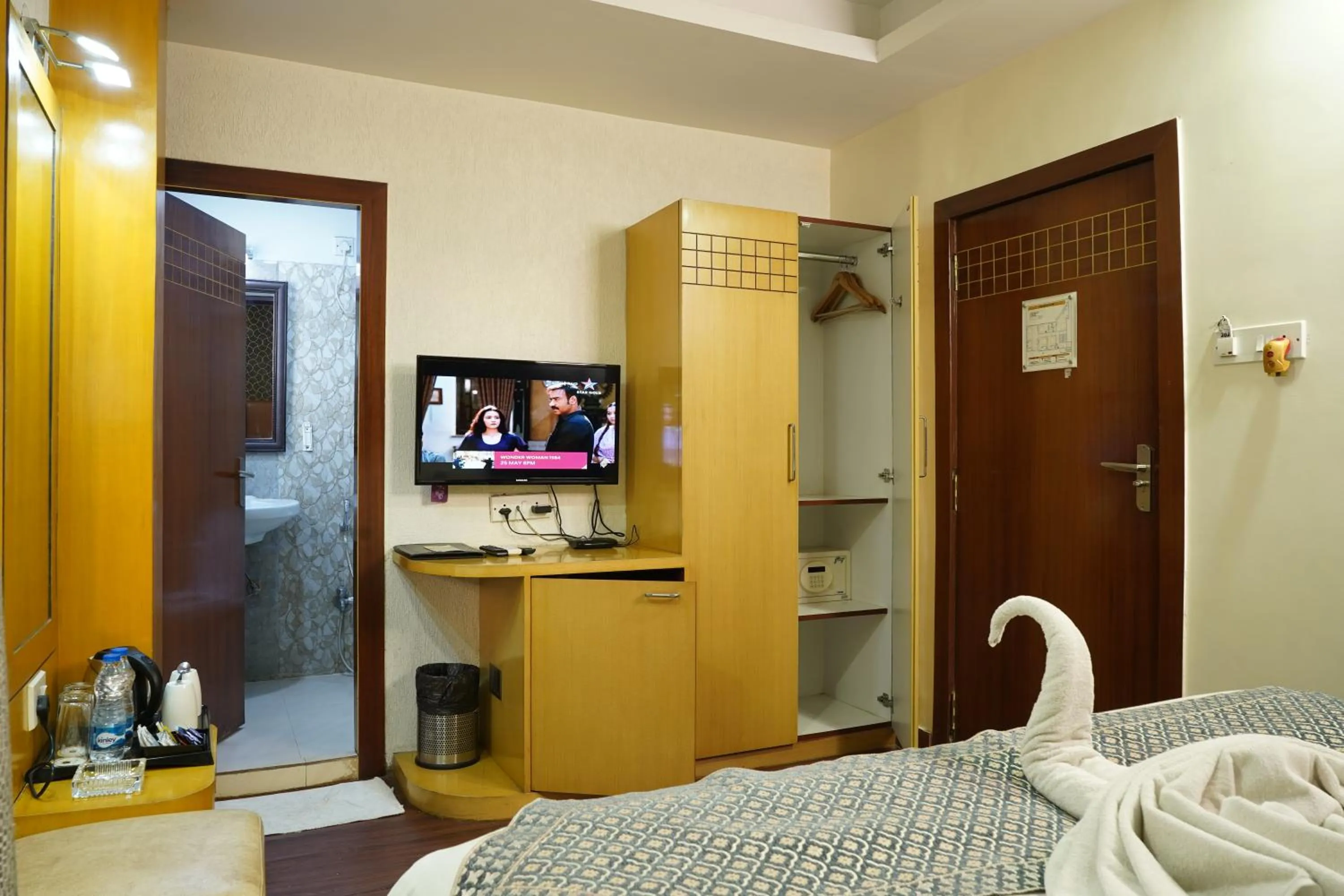 TV and multimedia, Bed in Hotel Emirates