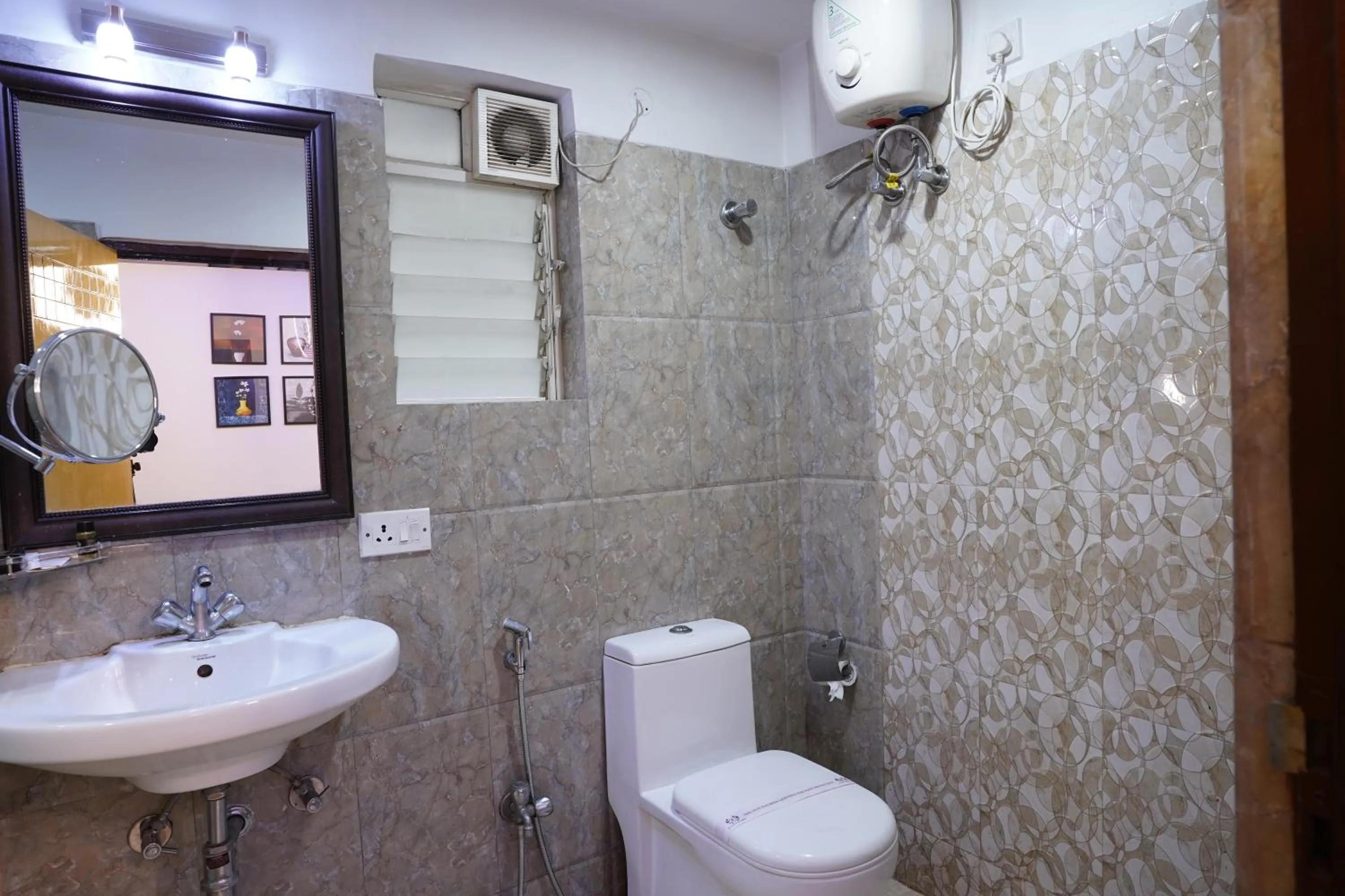 Toilet in Hotel Emirates