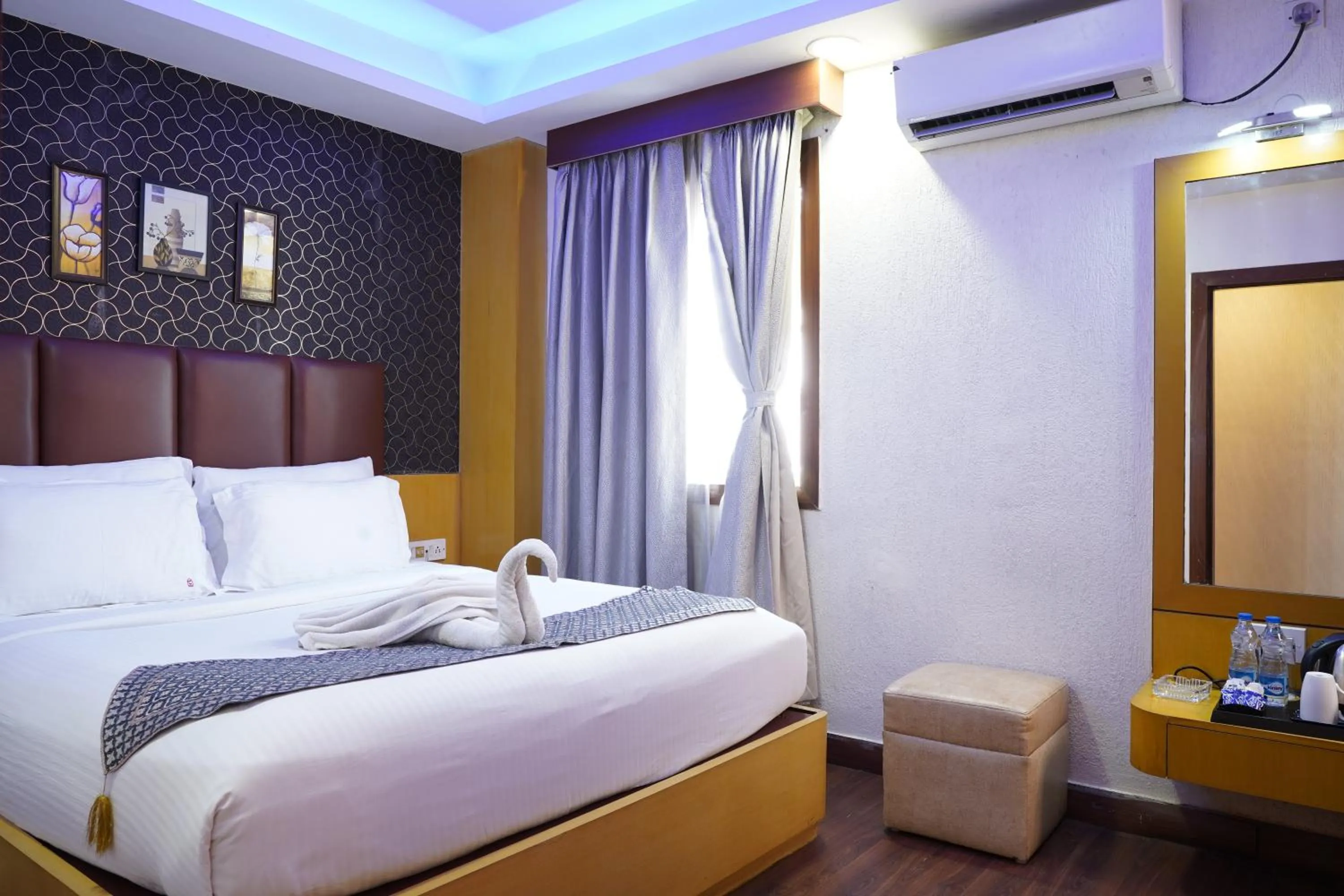 Bedroom, Bed in Hotel Emirates