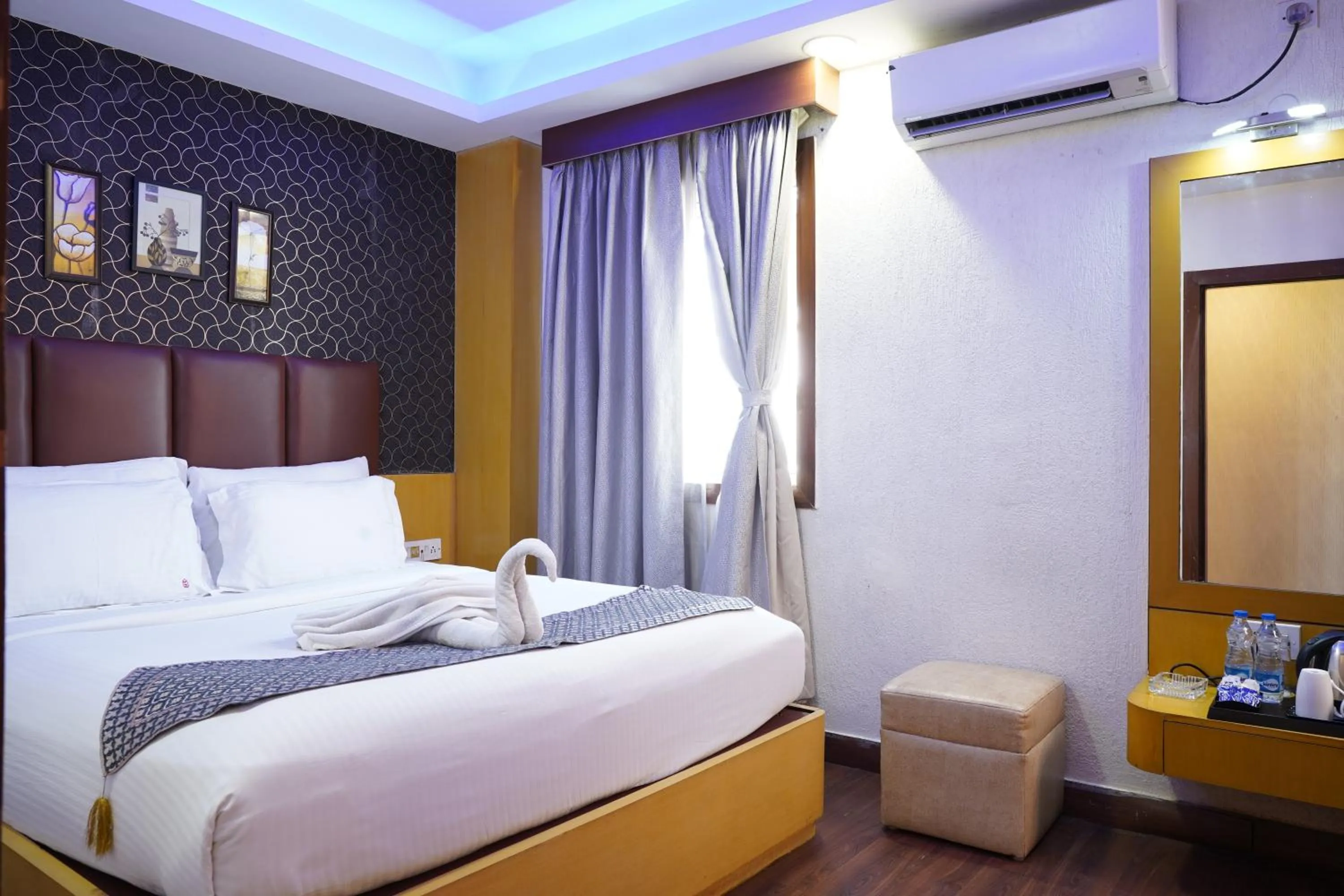 Bedroom, Bed in Hotel Emirates