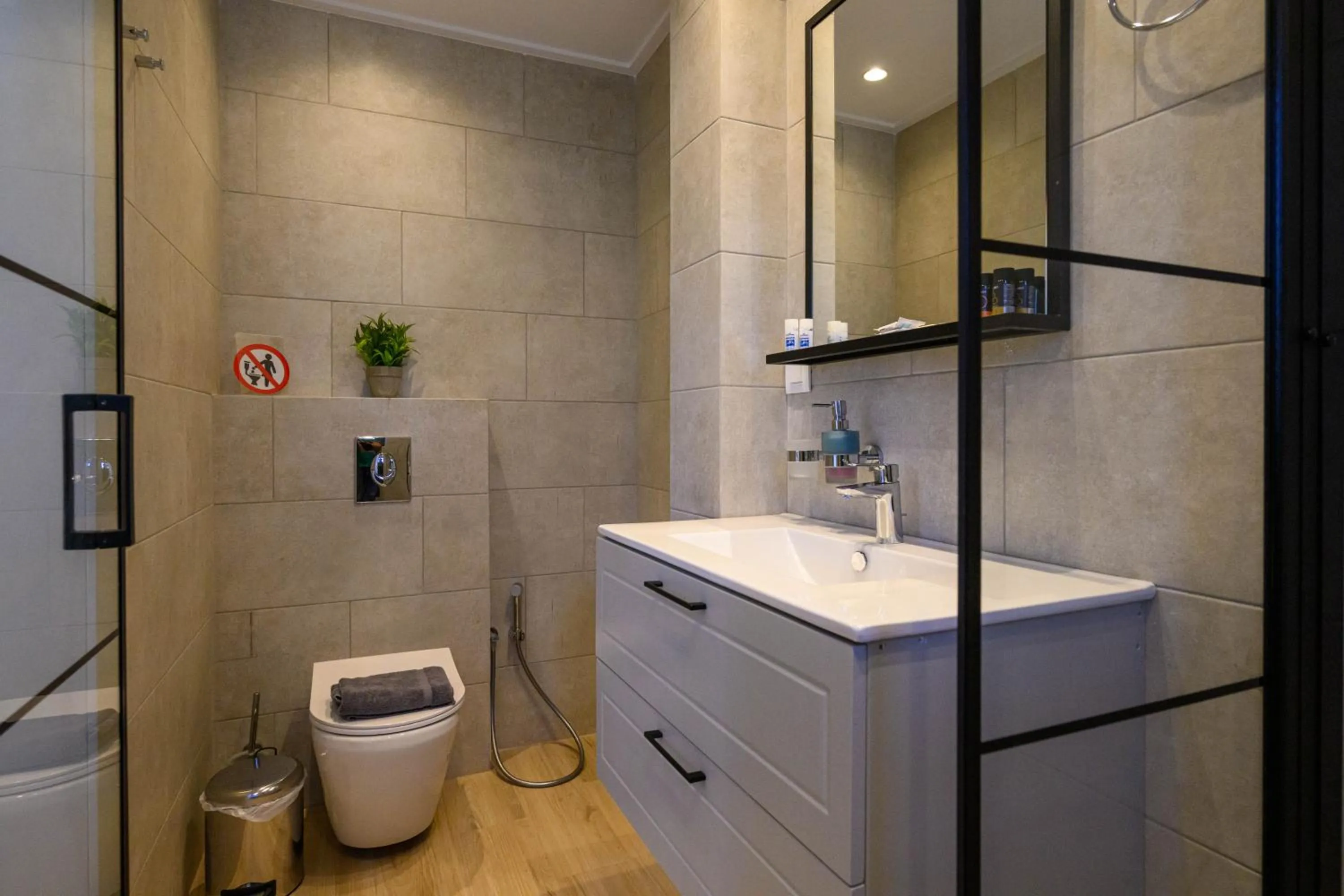 Kannas Mani Luxury Suites -Adults Friendly 14 Plus