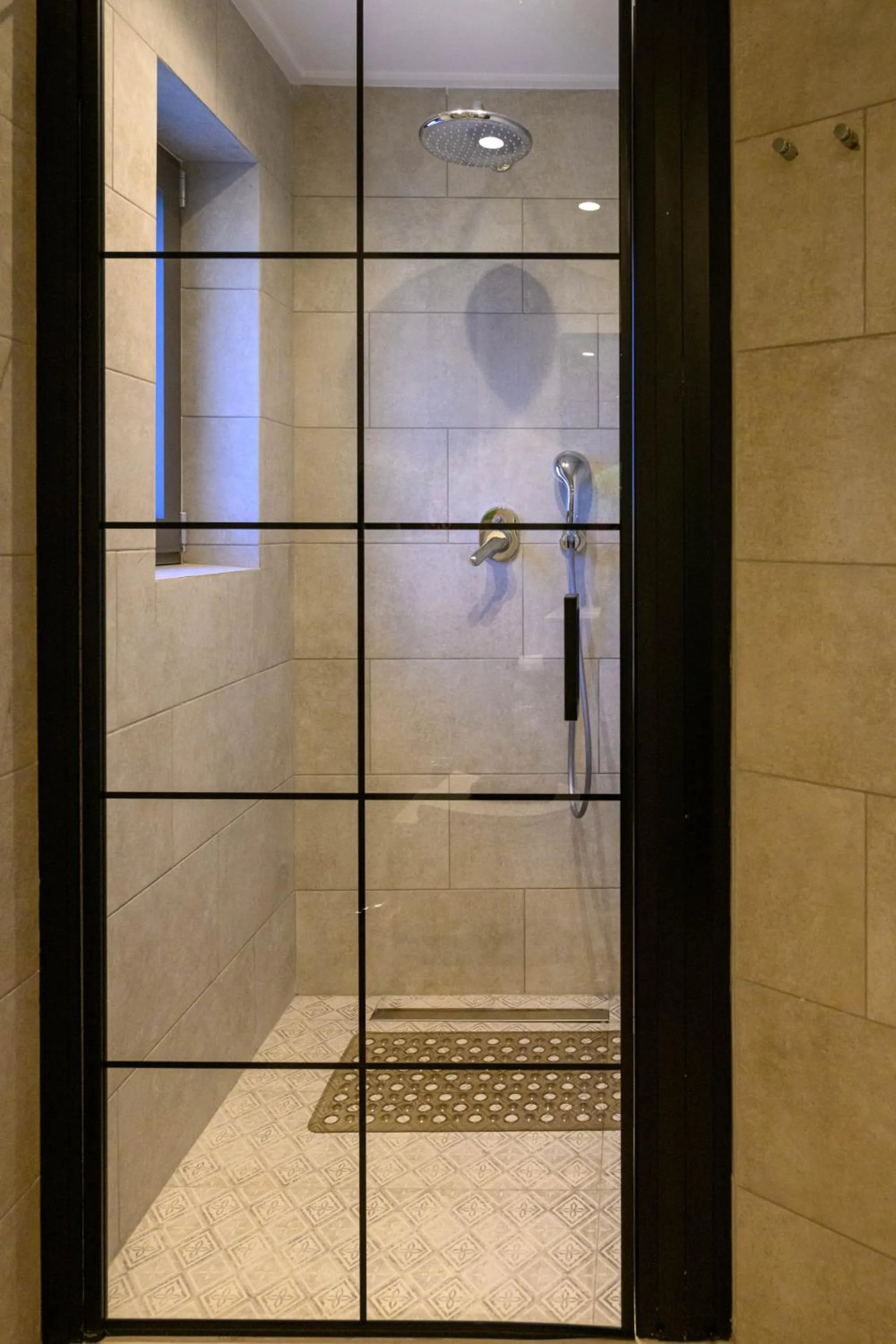 Kannas Mani Luxury Suites -Adults Friendly 14 Plus