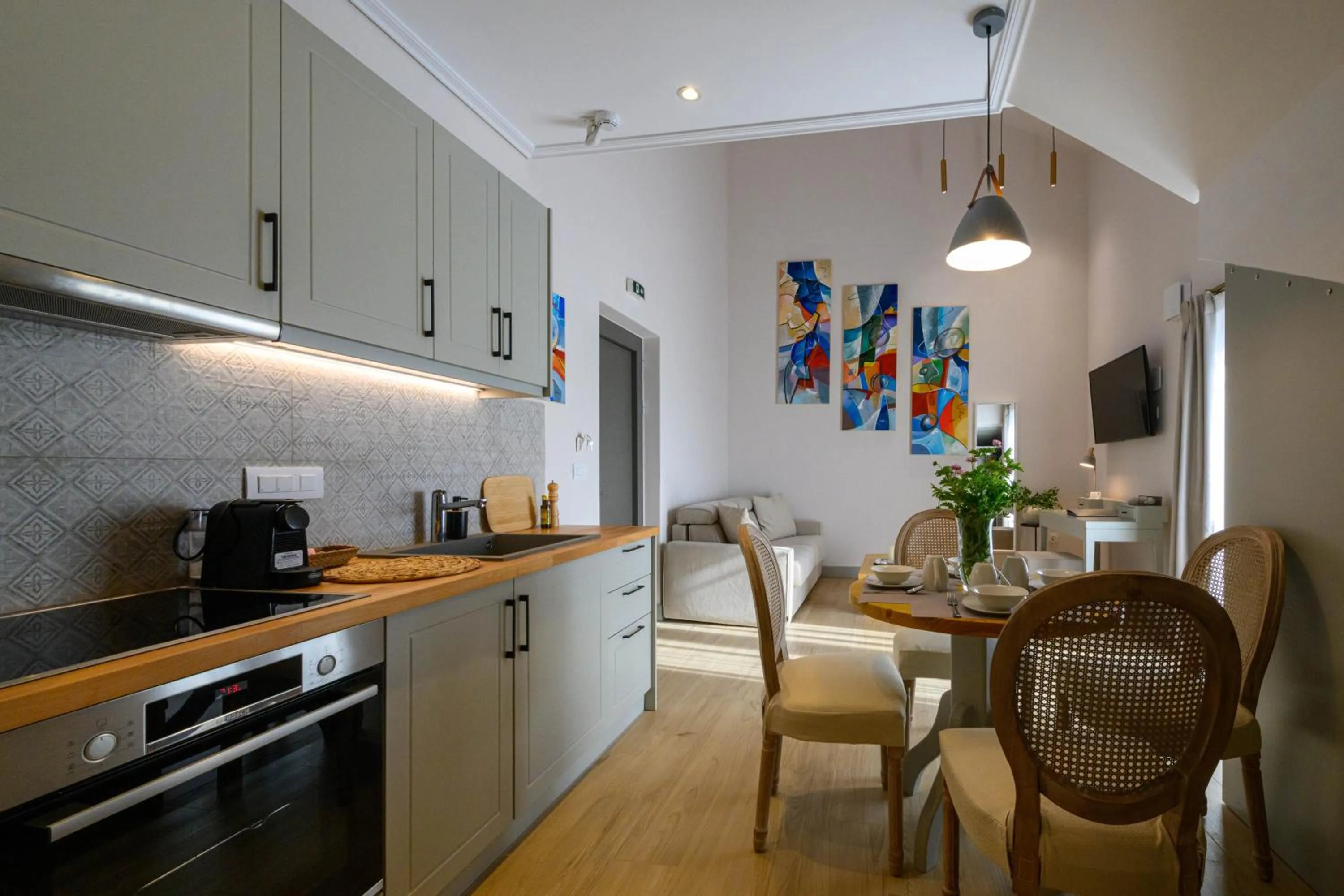 Kannas Mani Luxury Suites -Adults Friendly 14 Plus