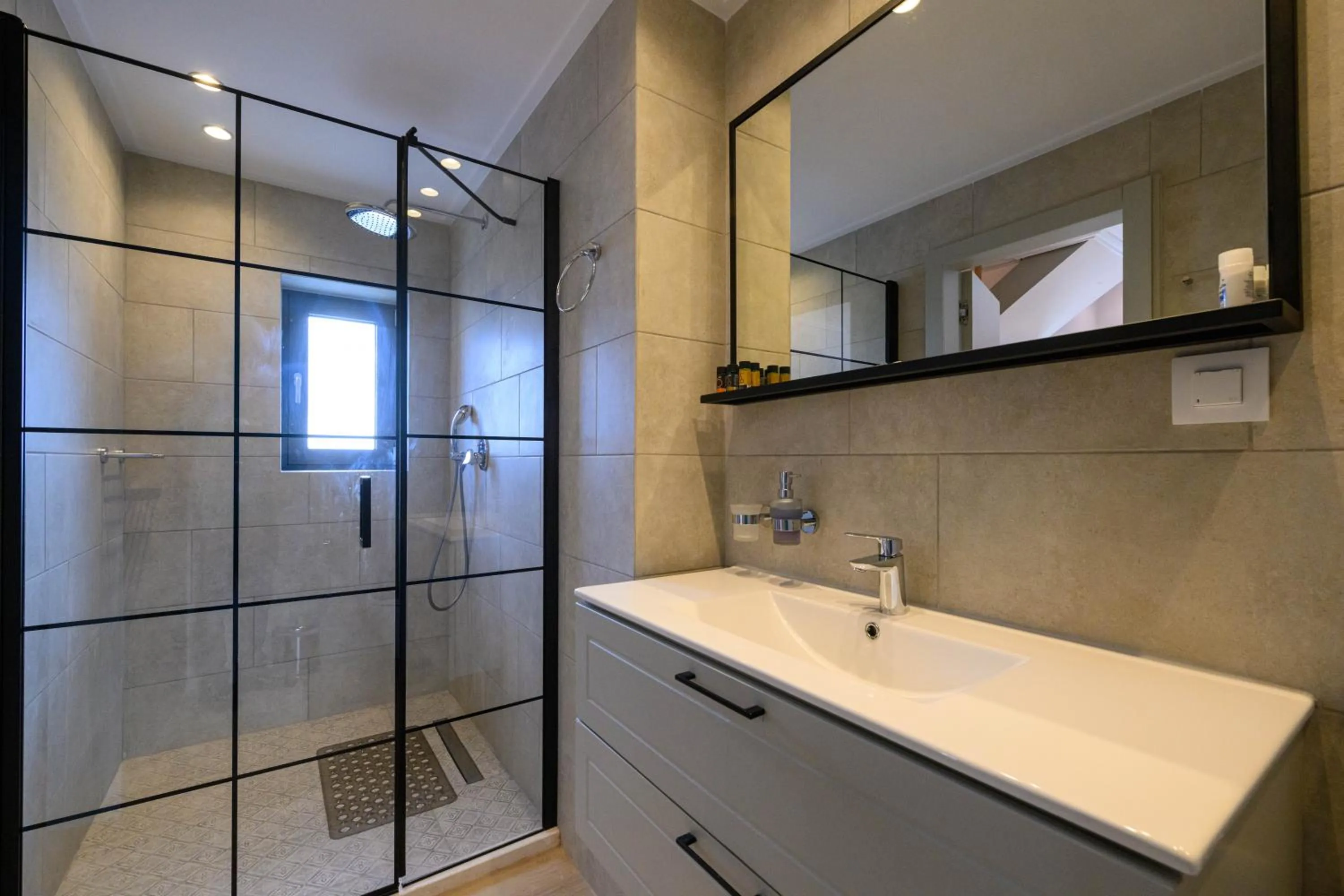 Kannas Mani Luxury Suites -Adults Friendly 14 Plus