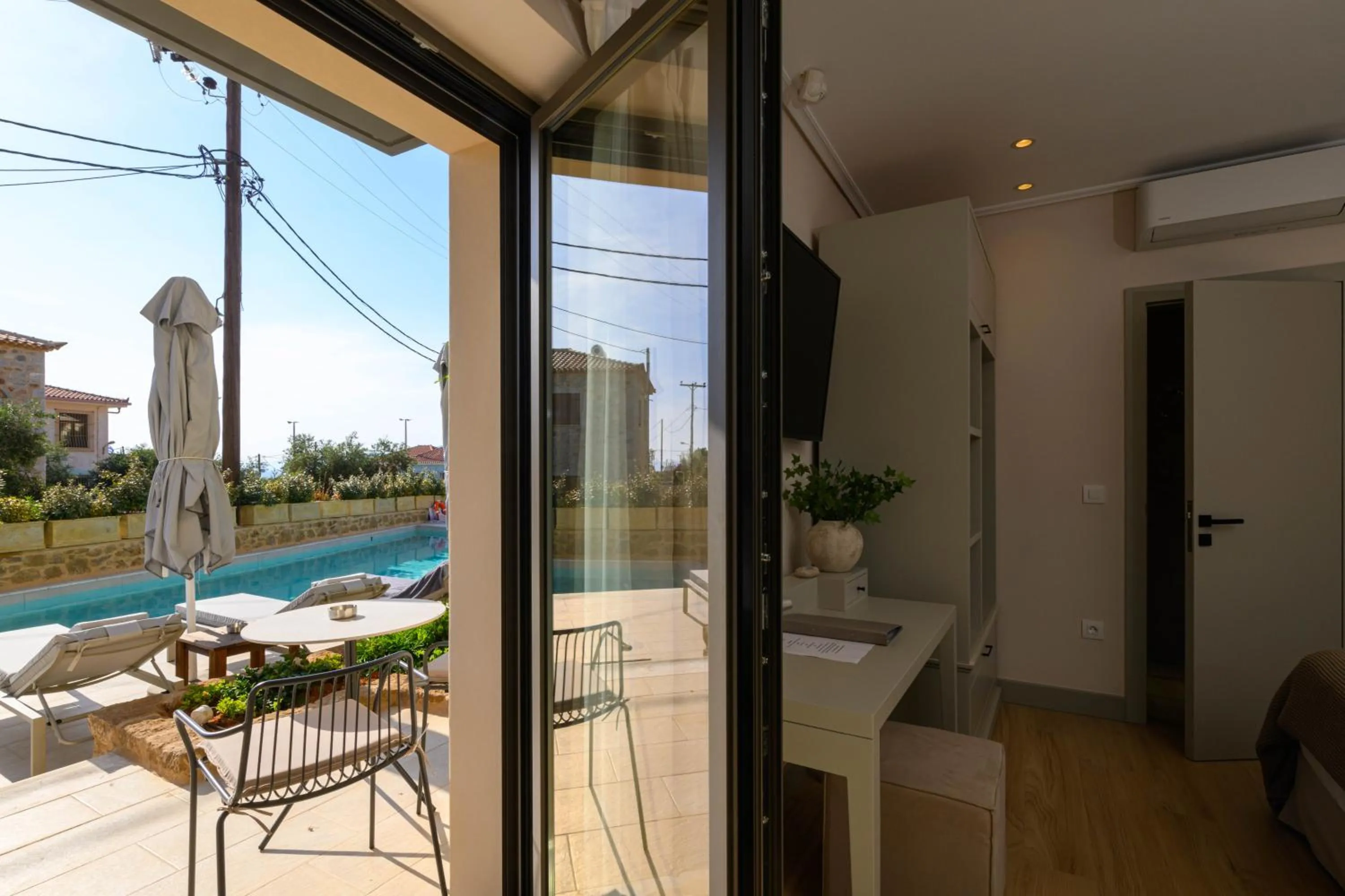 Kannas Mani Luxury Suites -Adults Friendly 14 Plus