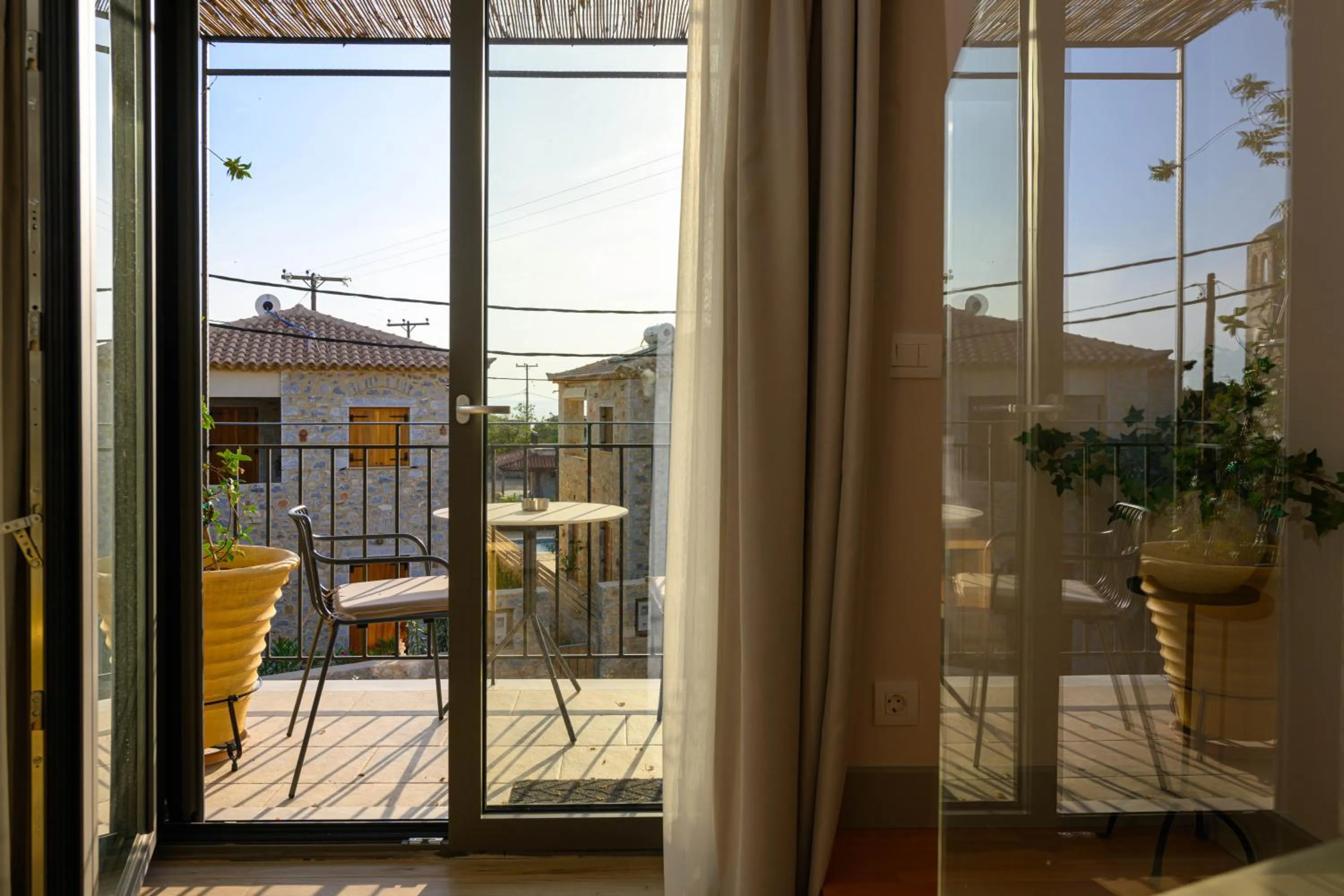 Kannas Mani Luxury Suites -Adults Friendly 14 Plus