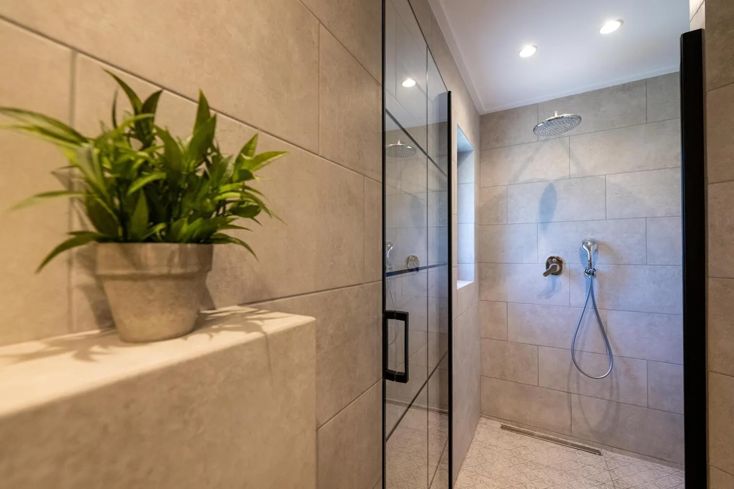 Kannas Mani Luxury Suites -Adults Friendly 14 Plus