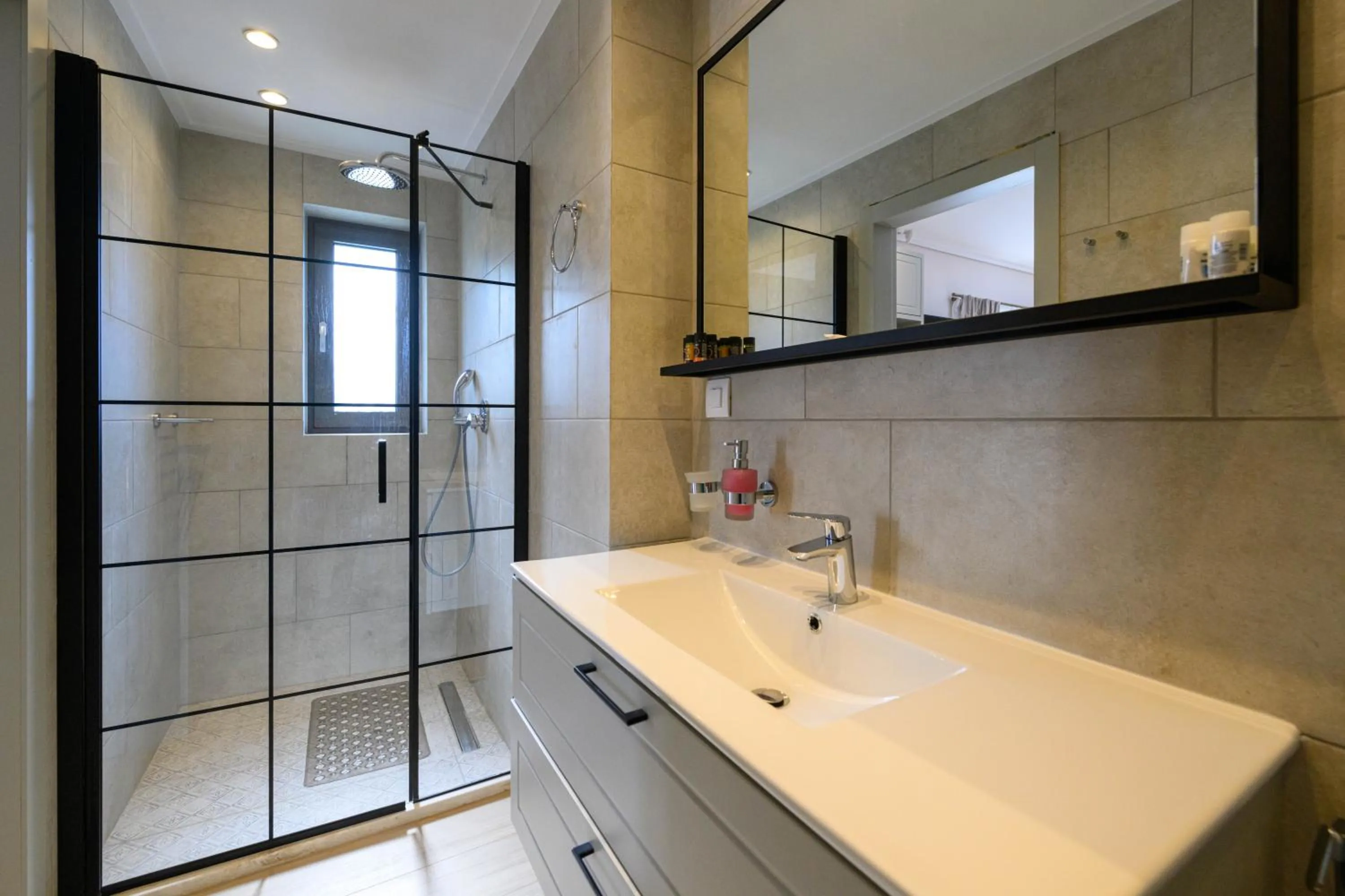 Kannas Mani Luxury Suites -Adults Friendly 14 Plus