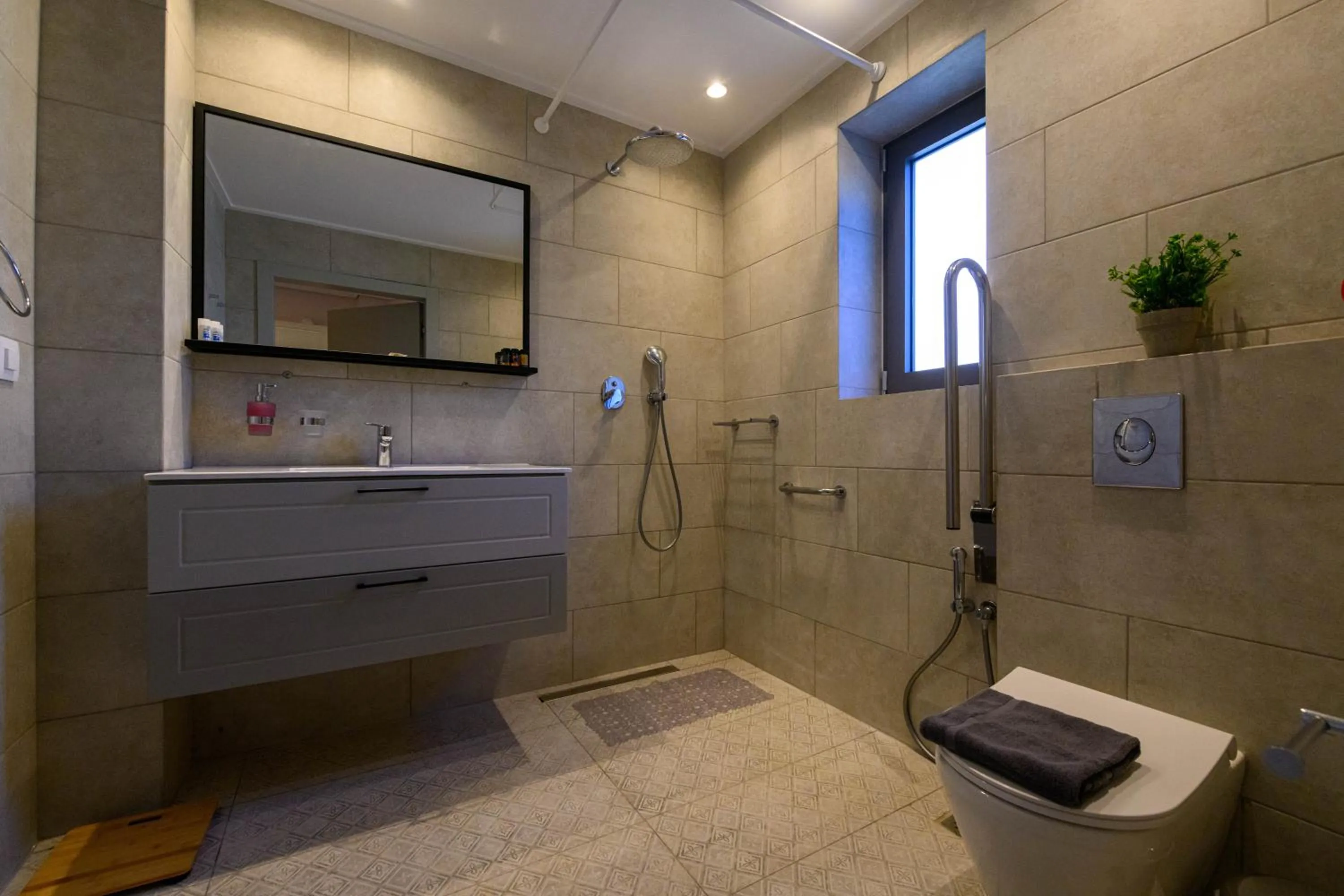 Kannas Mani Luxury Suites -Adults Friendly 14 Plus