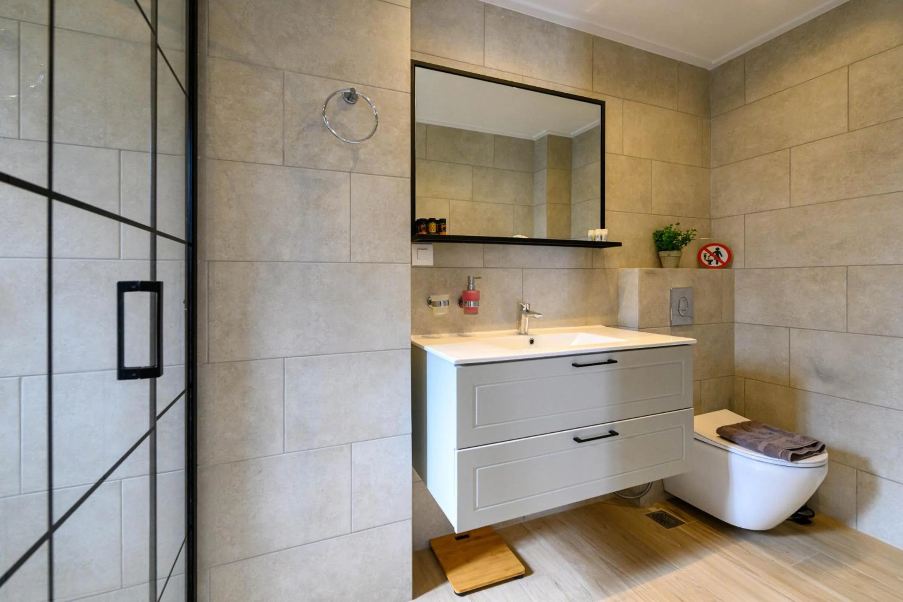 Kannas Mani Luxury Suites -Adults Friendly 14 Plus