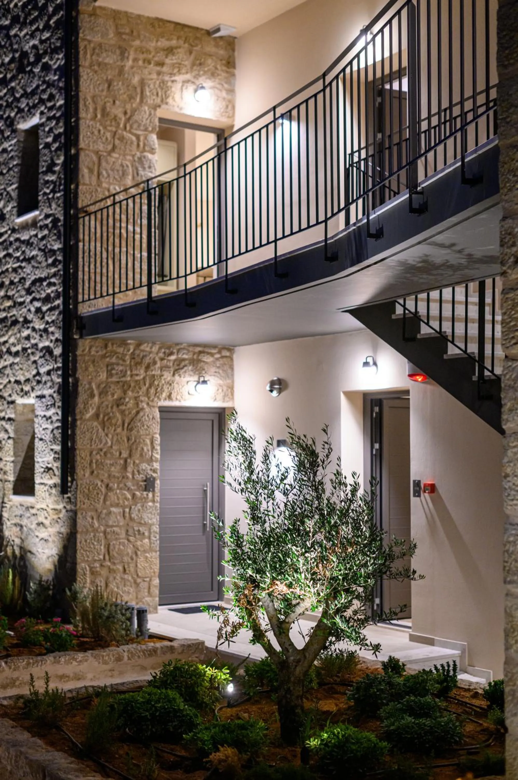 Kannas Mani Luxury Suites -Adults Friendly 14 Plus