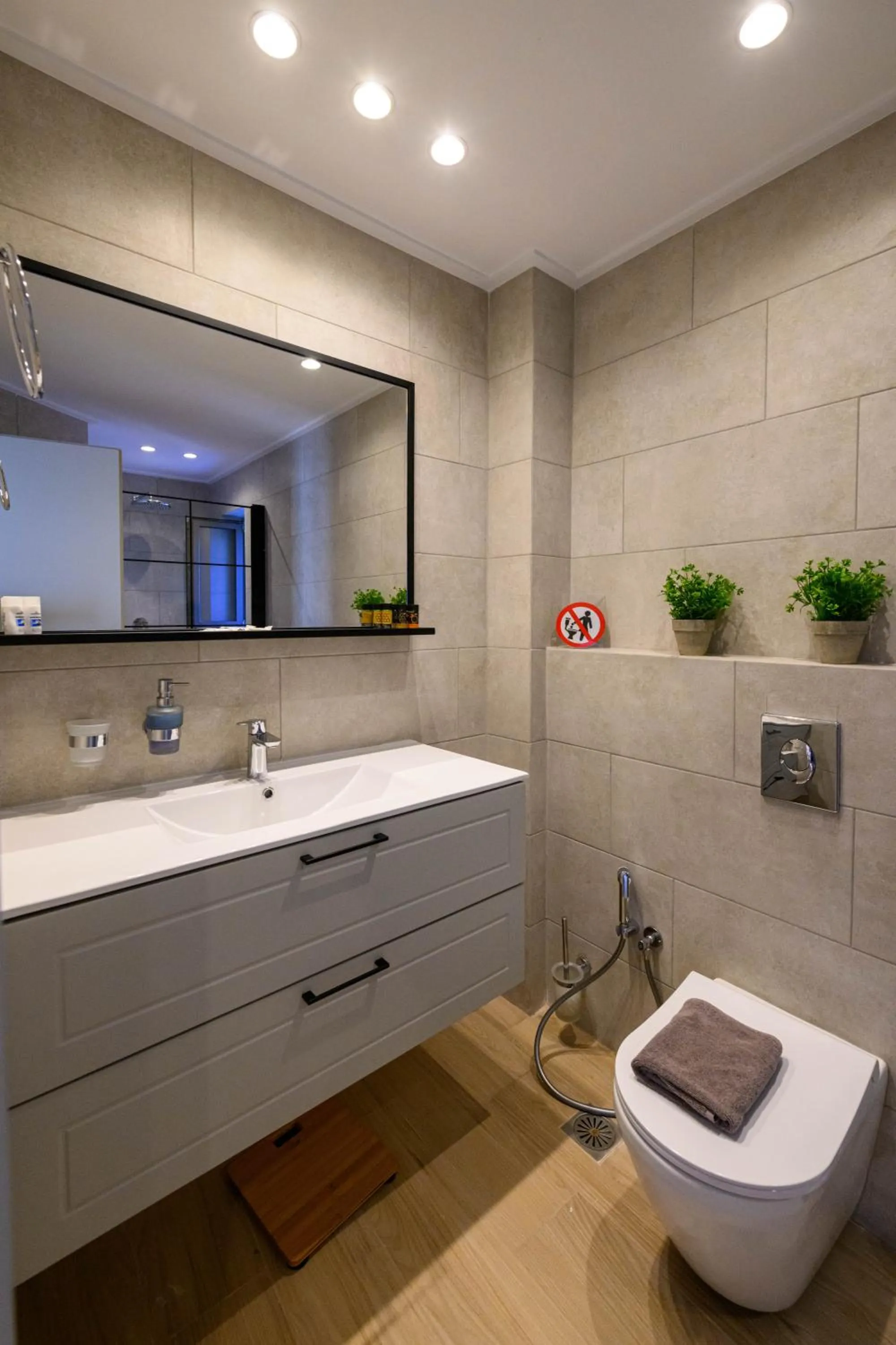 Kannas Mani Luxury Suites -Adults Friendly 14 Plus