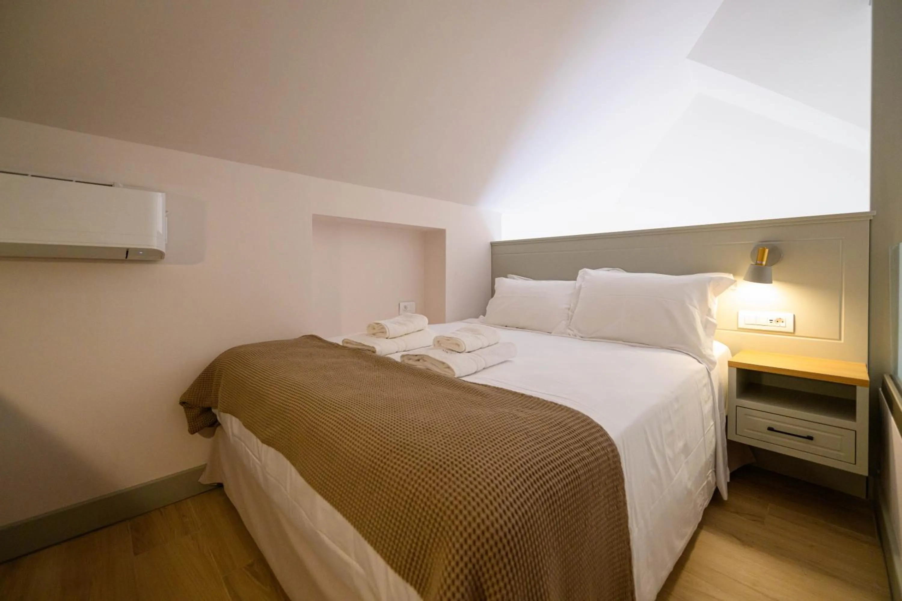 Kannas Mani Luxury Suites -Adults Friendly 14 Plus