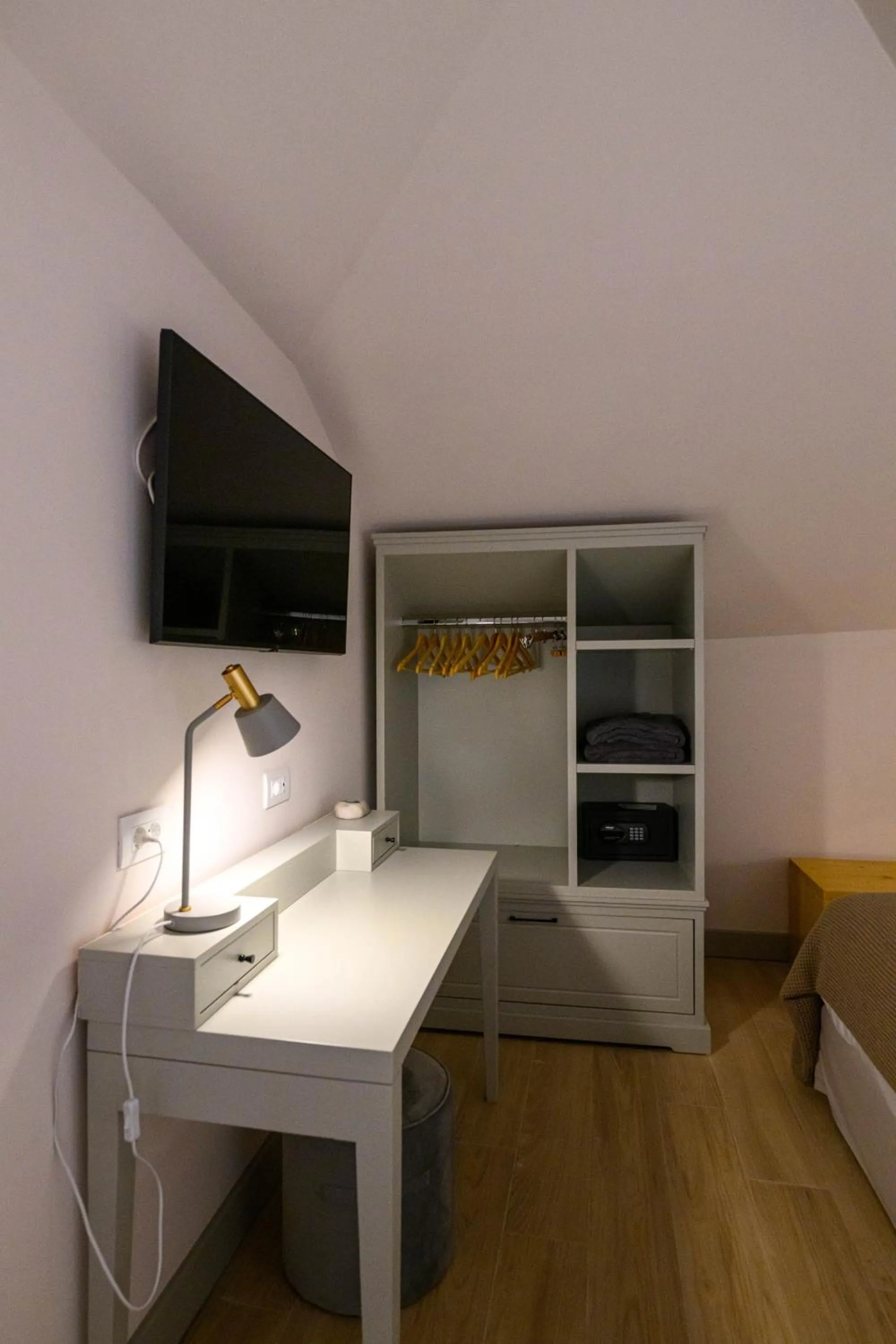 Kannas Mani Luxury Suites -Adults Friendly 14 Plus