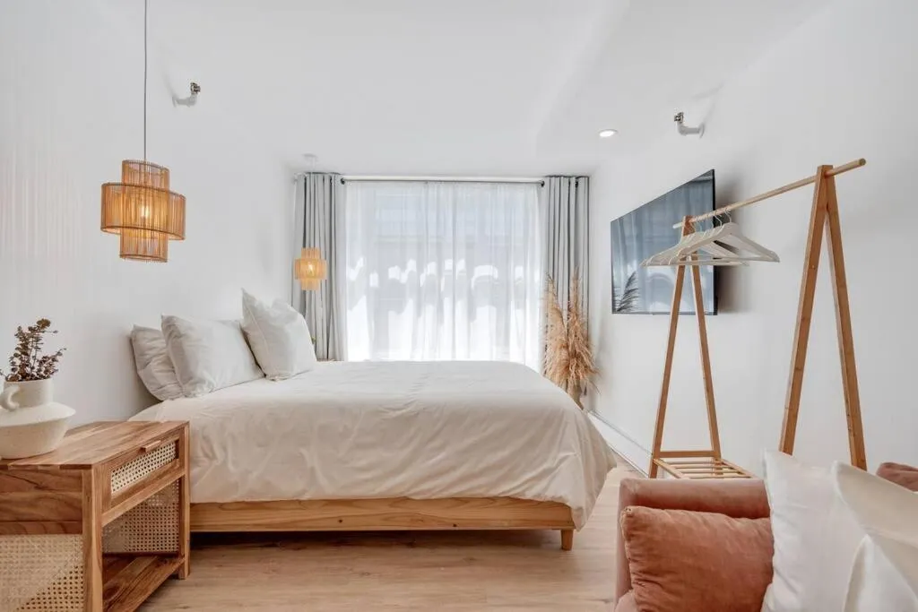 Bed in INITIAL / MEDZI / Centre-ville de Quebec
