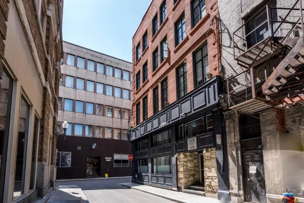 Property building in INITIAL / MEDZI / Centre-ville de Quebec