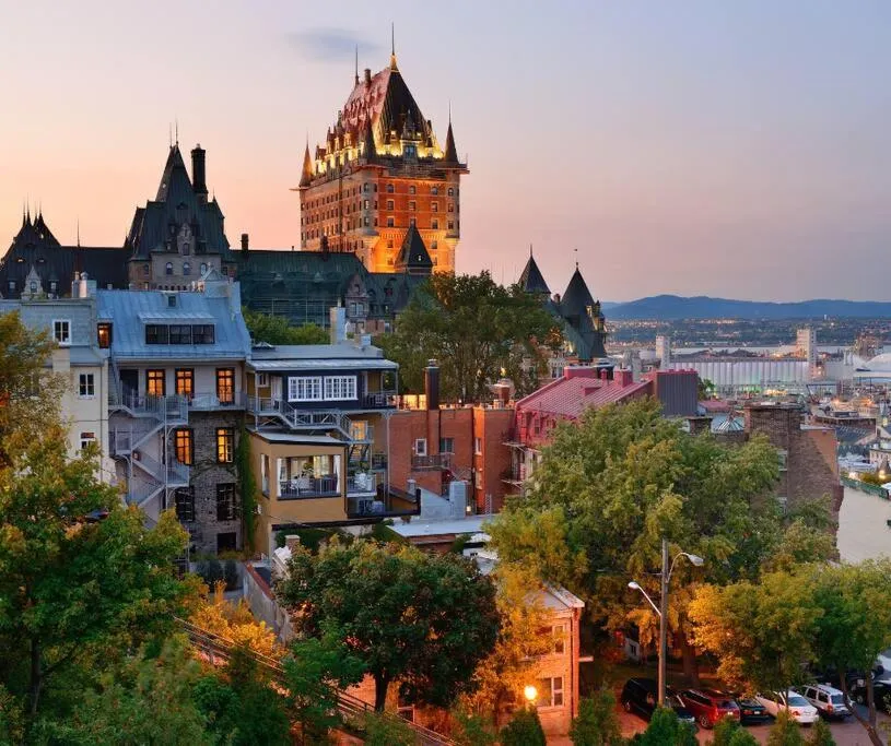 Nearby landmark in INITIAL / MEDZI / Centre-ville de Quebec
