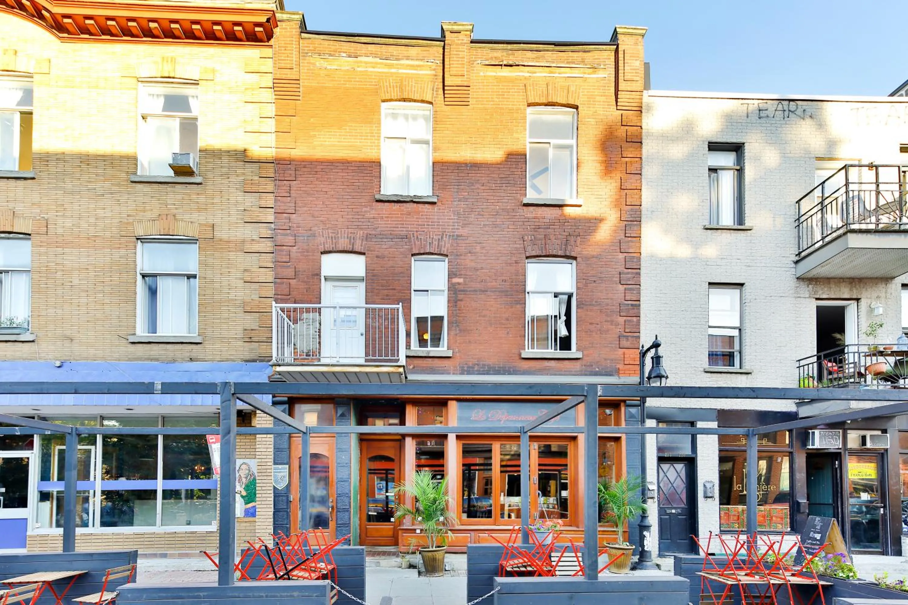 Property building in La Maison Du Mile-End