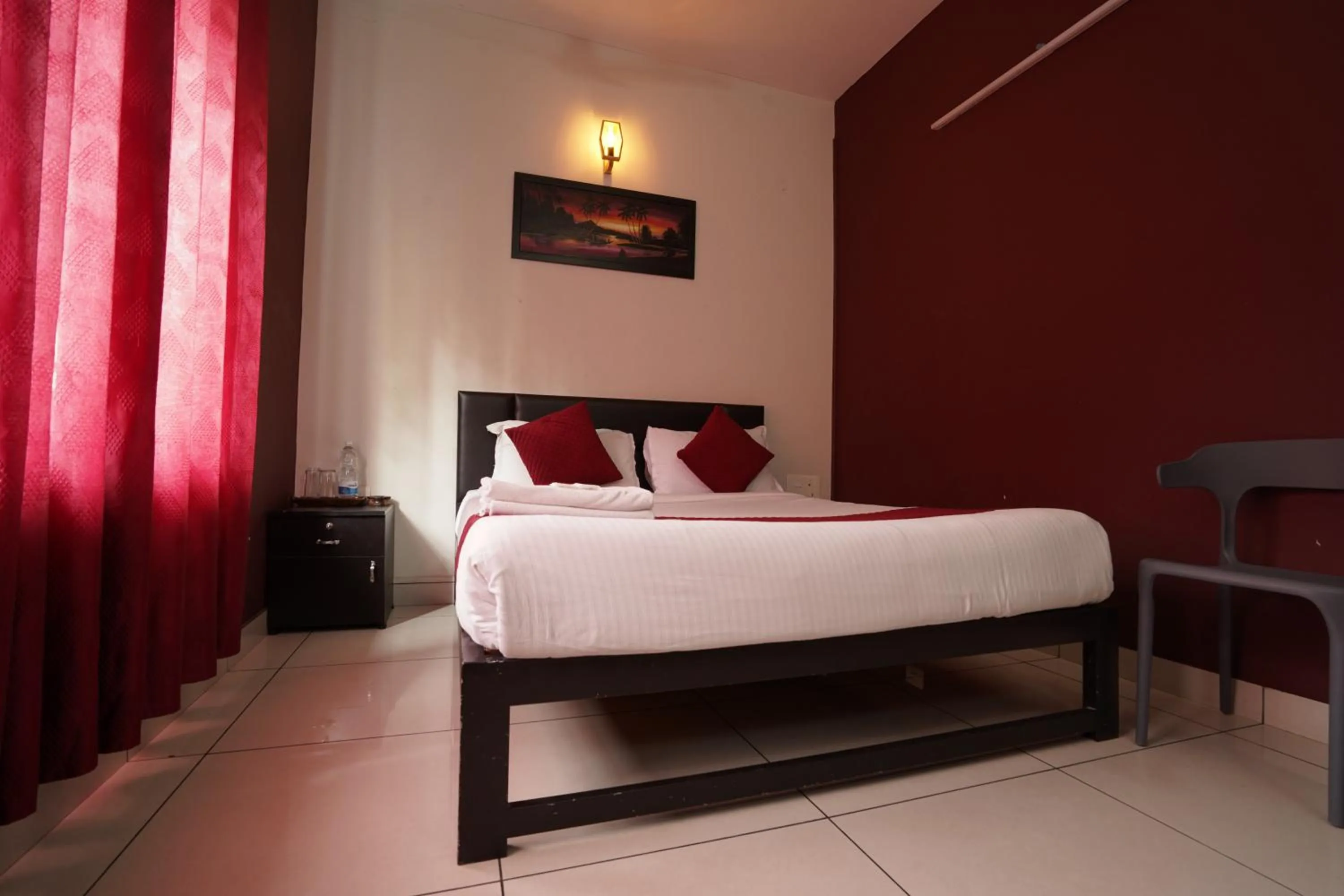 Bed in Atmos Inn Calicut Near Aster Mims Hospital
