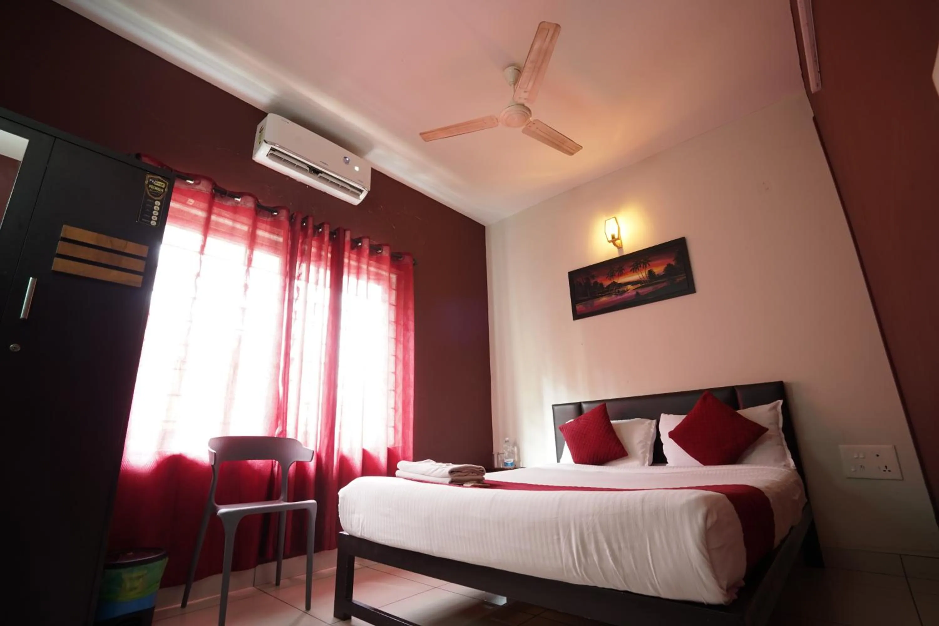 Bed in Atmos Inn Calicut Near Aster Mims Hospital