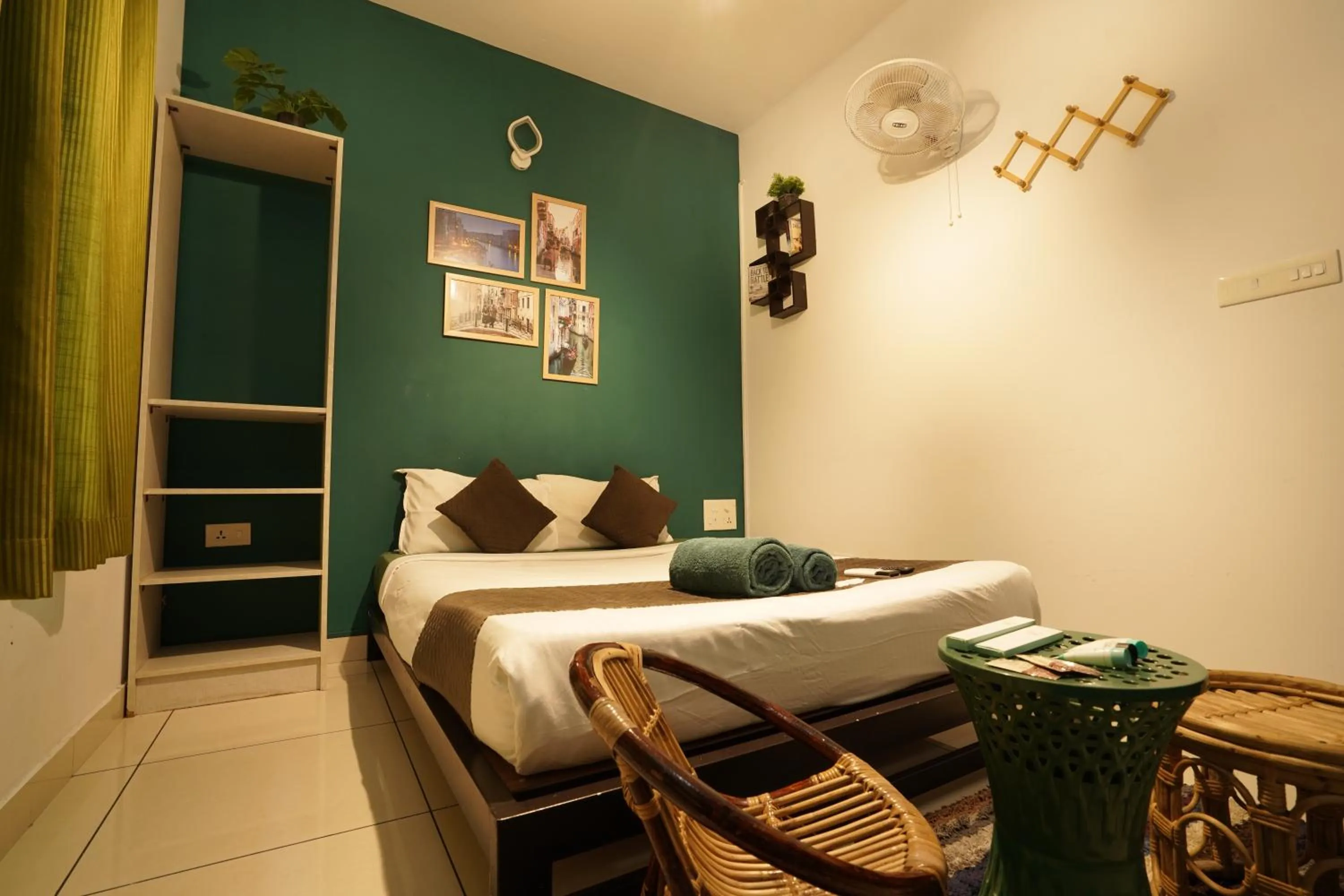 Bed in Atmos Inn Calicut Near Aster Mims Hospital