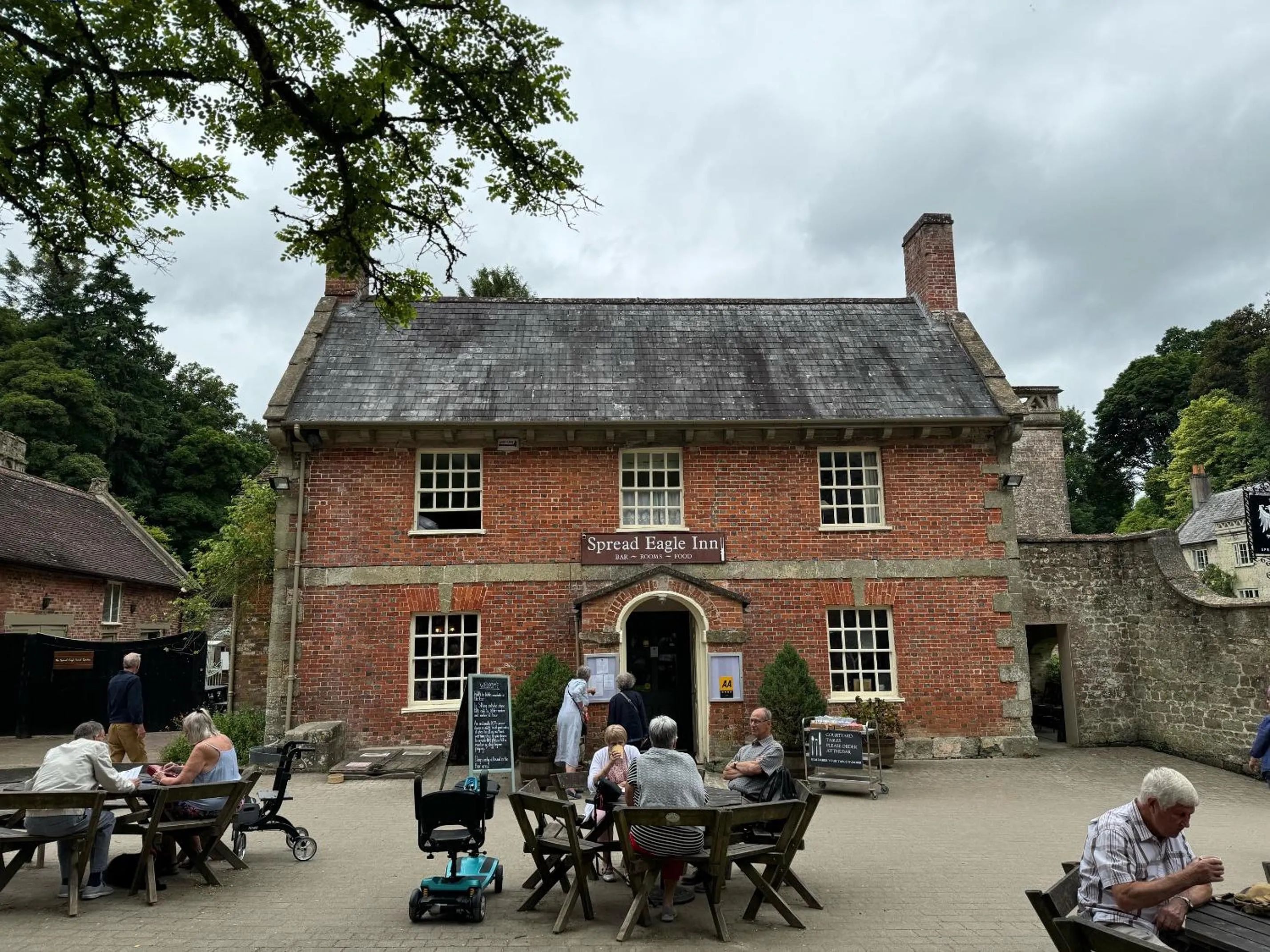 Restaurant/places to eat in Spread Eagle Inn