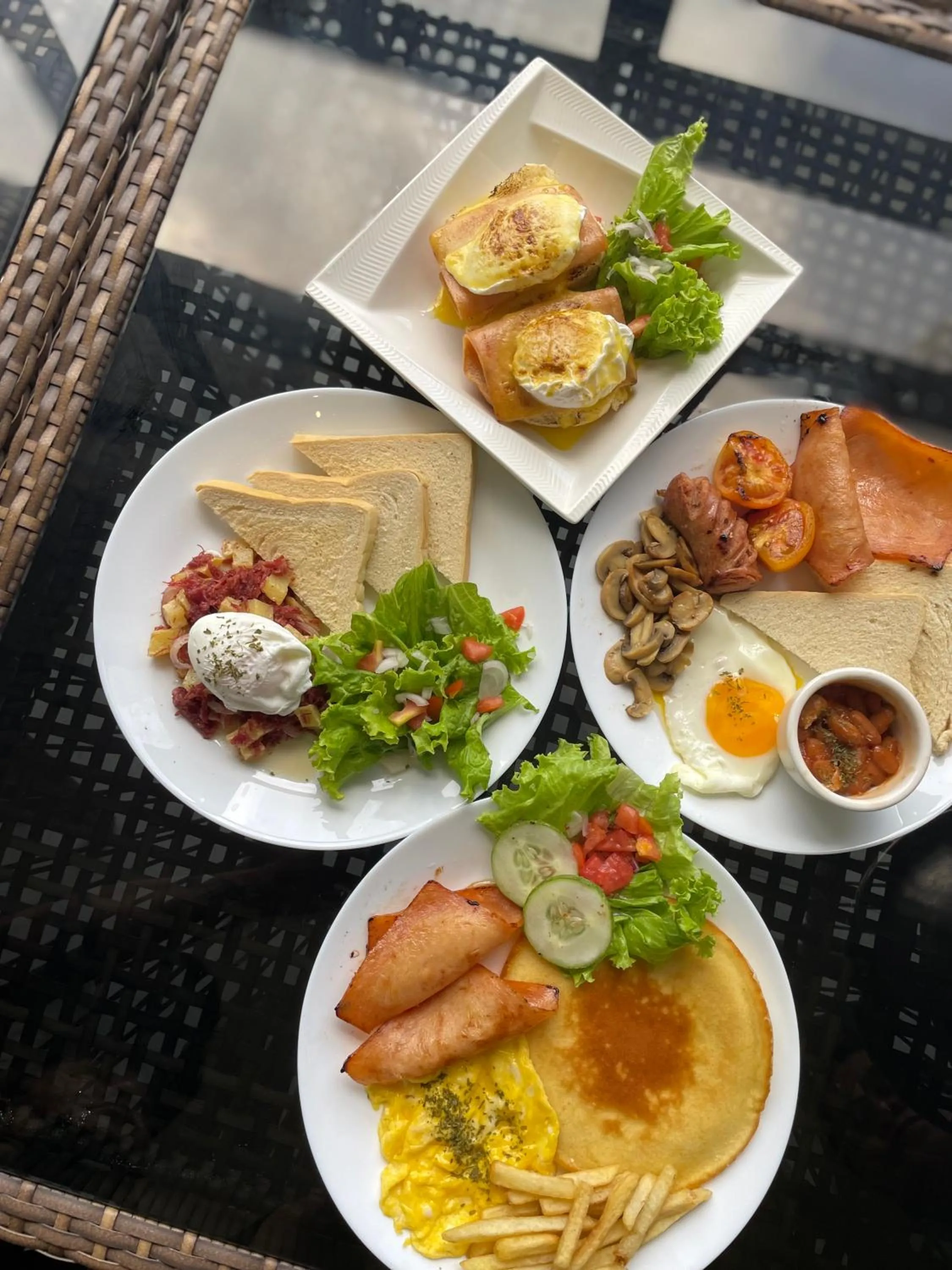 Breakfast in Jai-cob’s Suites