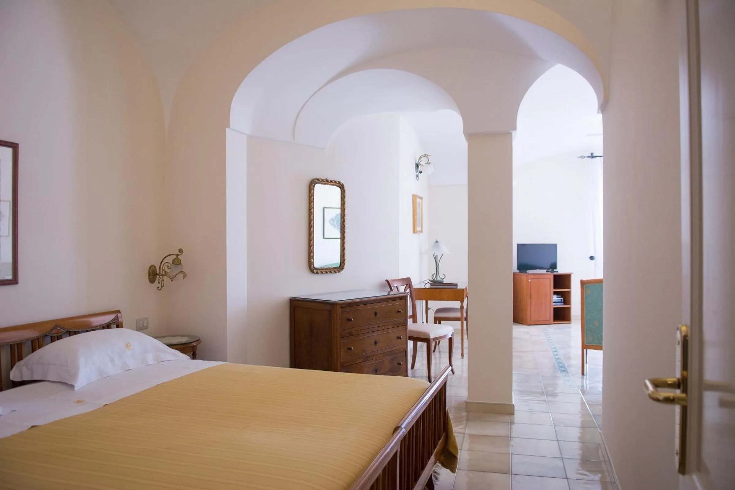 TV and multimedia, Bed in Hotel Rufolo