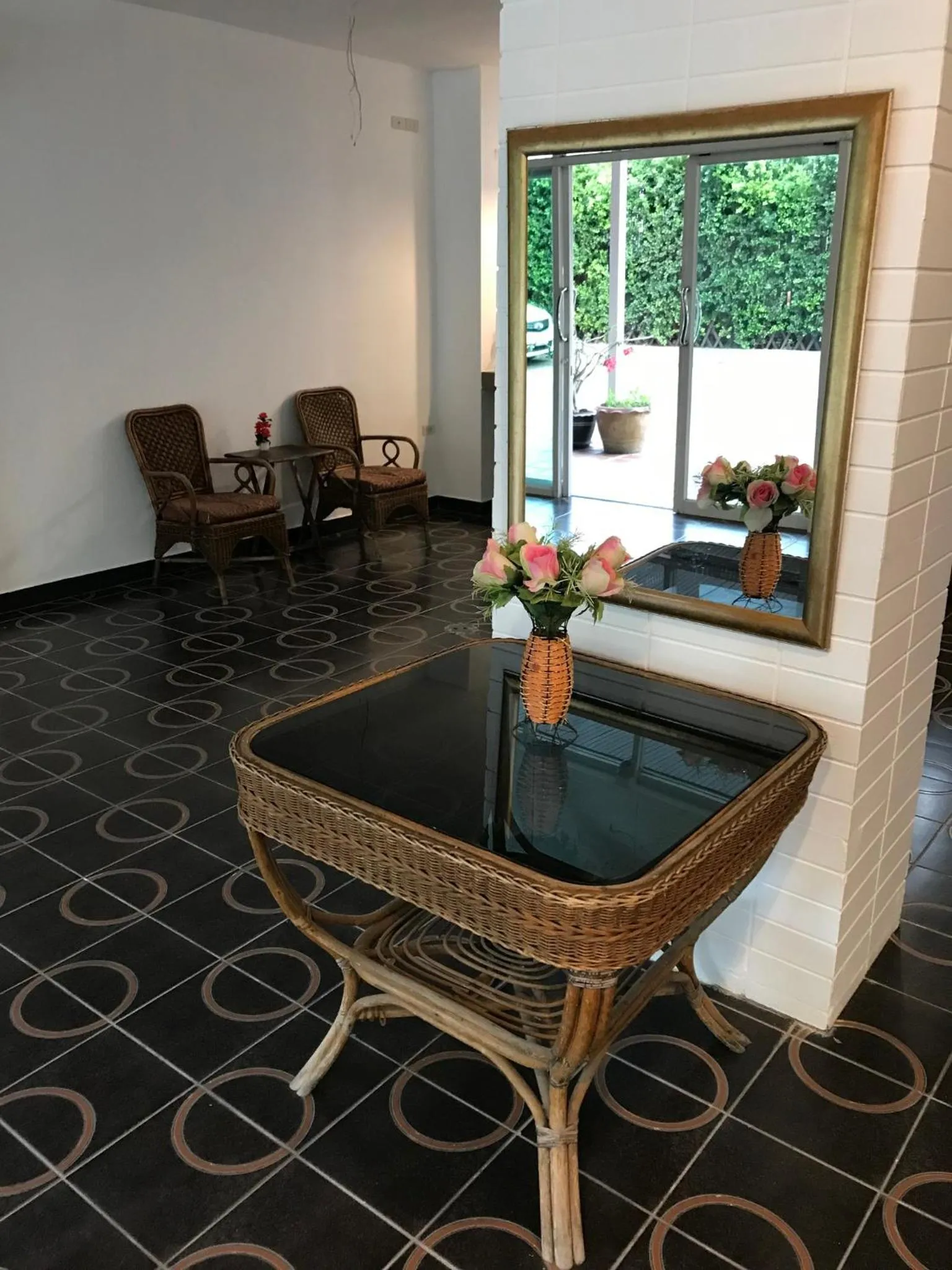 Communal lounge/ TV room in K2 Seaside Suites