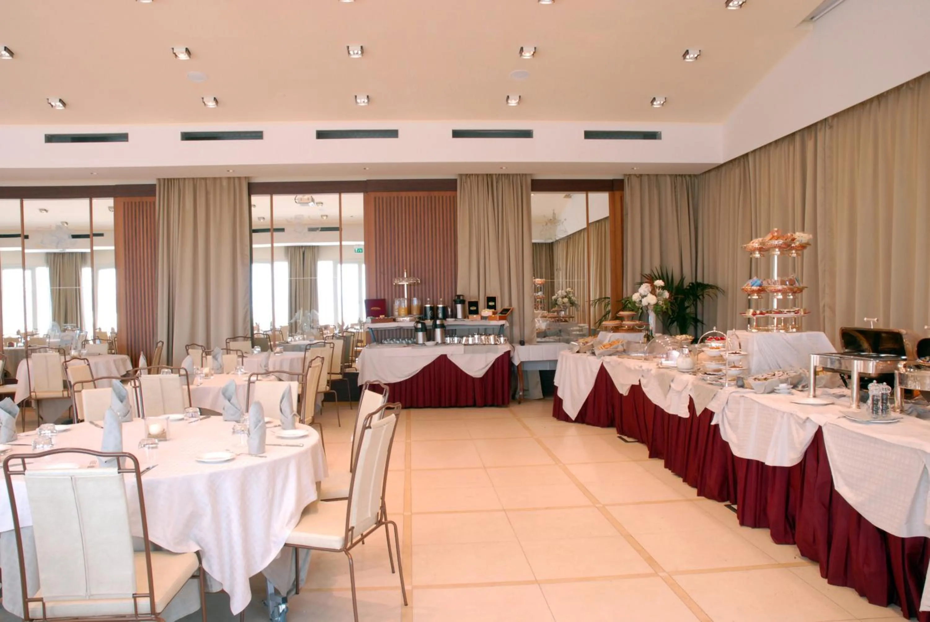 Restaurant/places to eat in Grand Hotel Savoia