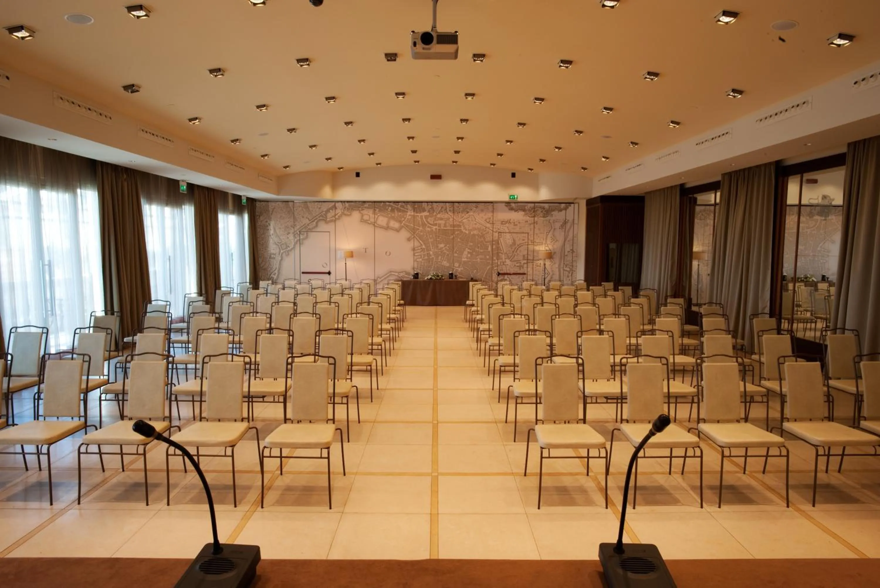 Business facilities in Grand Hotel Savoia