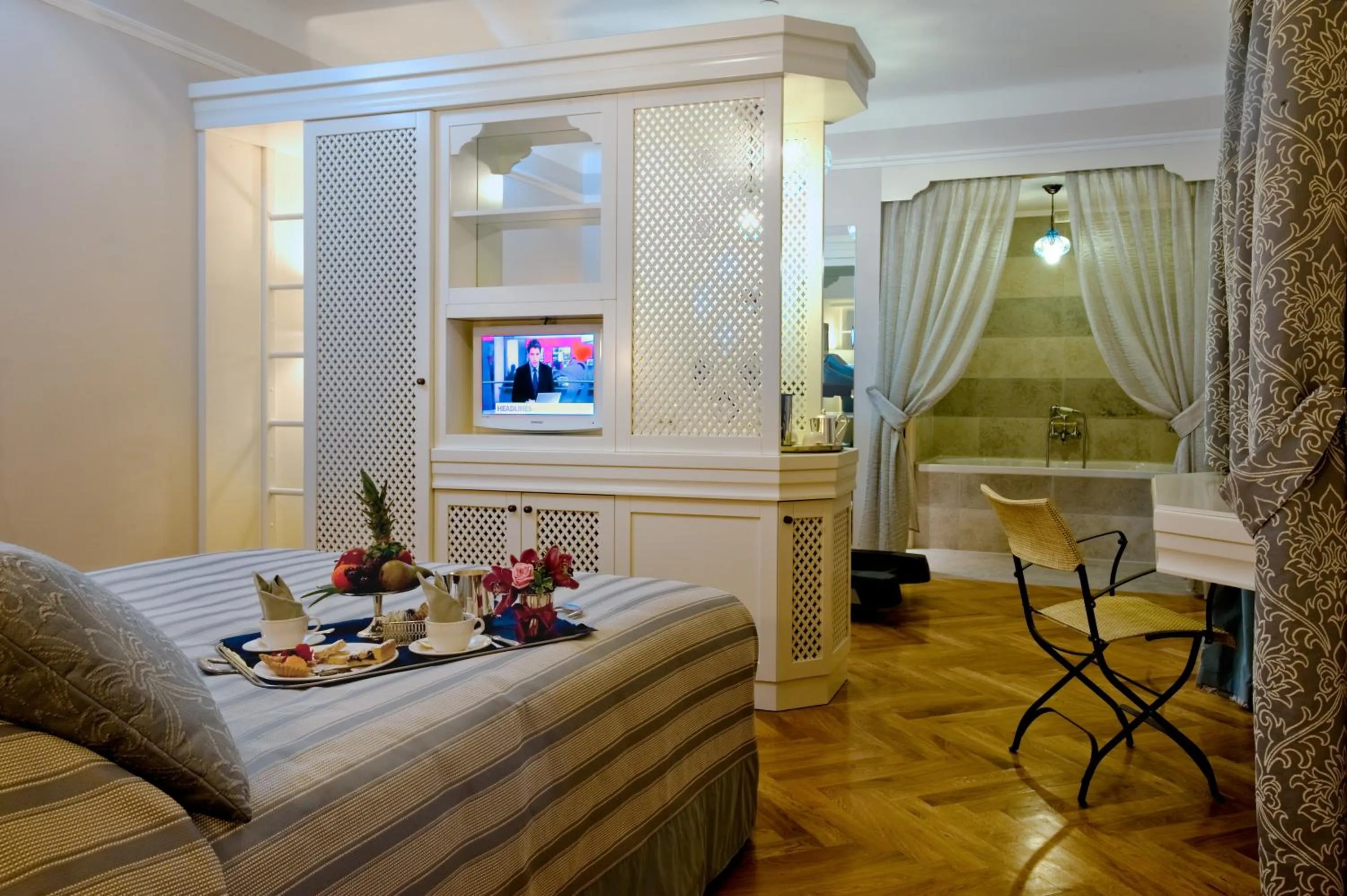 Photo of the whole room in Grand Hotel Savoia