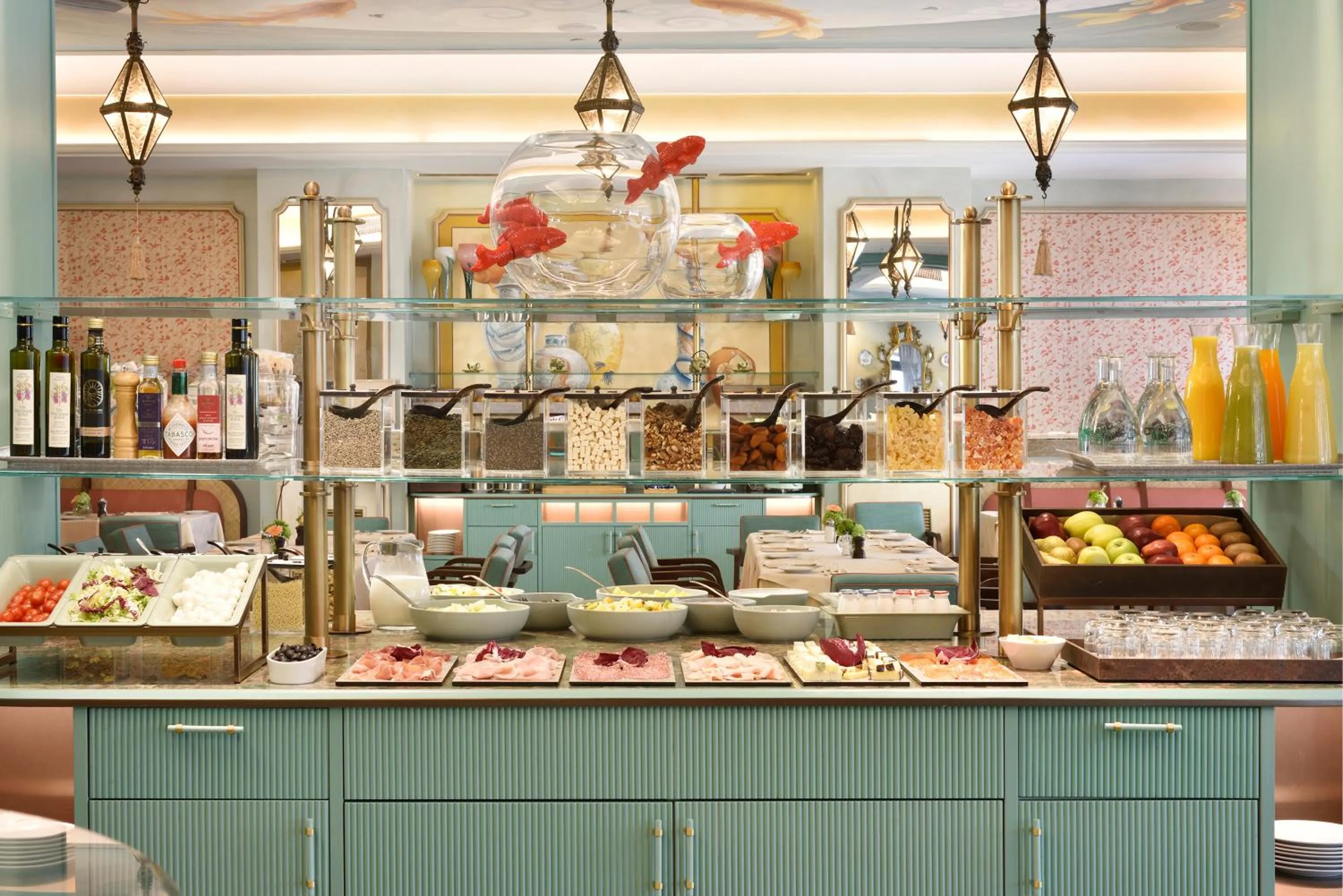 Breakfast in Grand Hotel Savoia