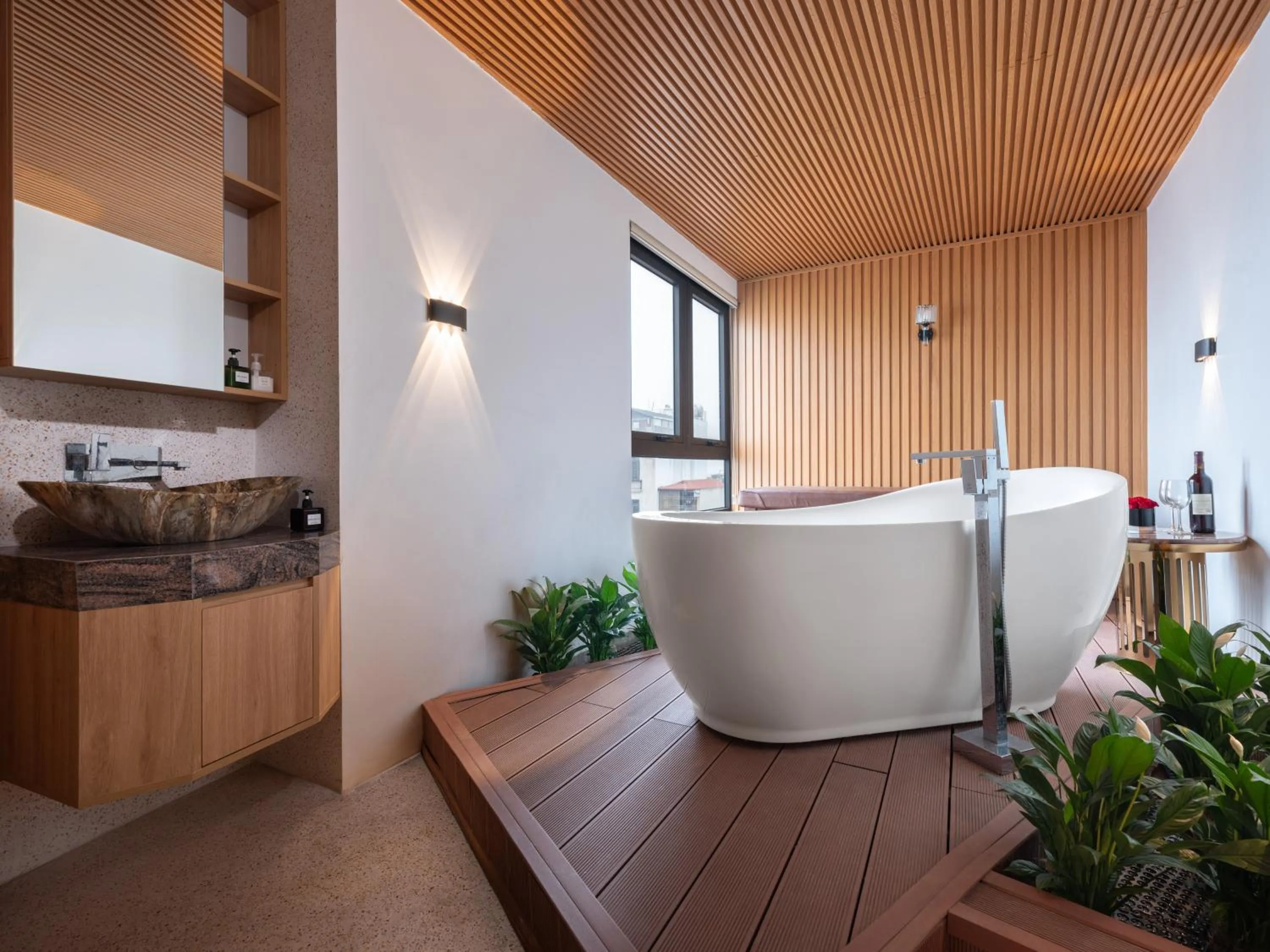 Hot Tub in MoonLight Tay Ho