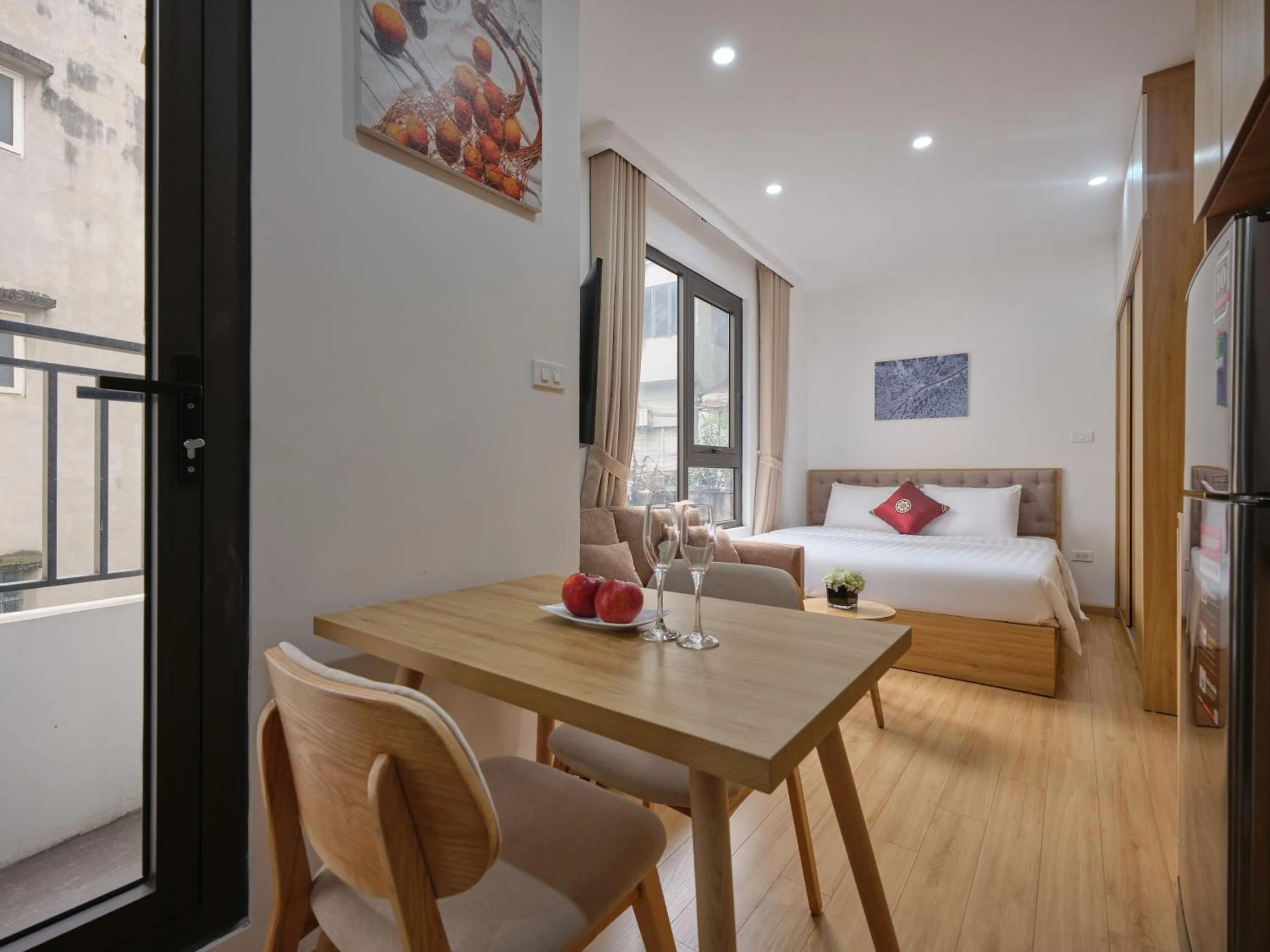 Photo of the whole room, Bed in MoonLight Tay Ho