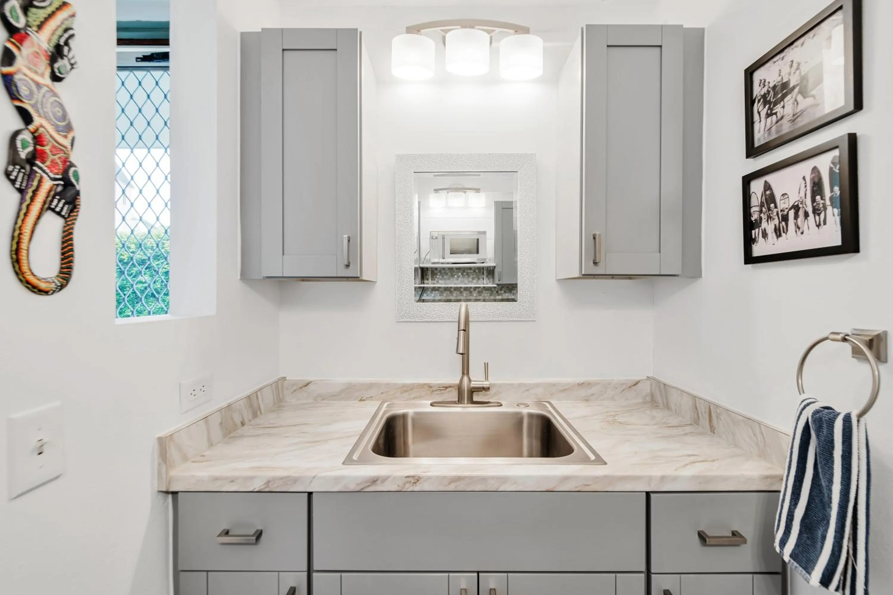 Kitchen or kitchenette in DOWNTOWN Hawaiian Theme Condo with Hot Tub, Pool & Beach - Kona Islander Inn