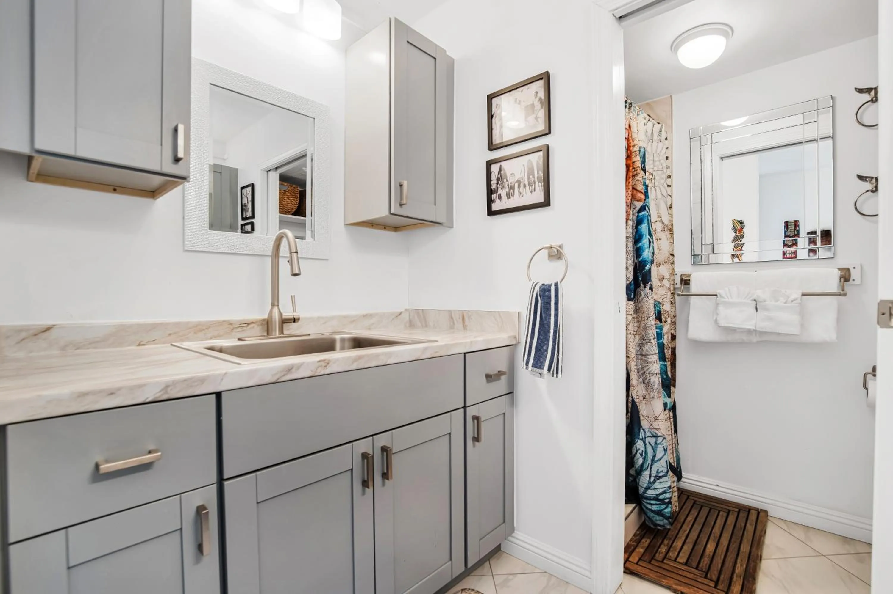 Kitchen or kitchenette in DOWNTOWN Hawaiian Theme Condo with Hot Tub, Pool & Beach - Kona Islander Inn