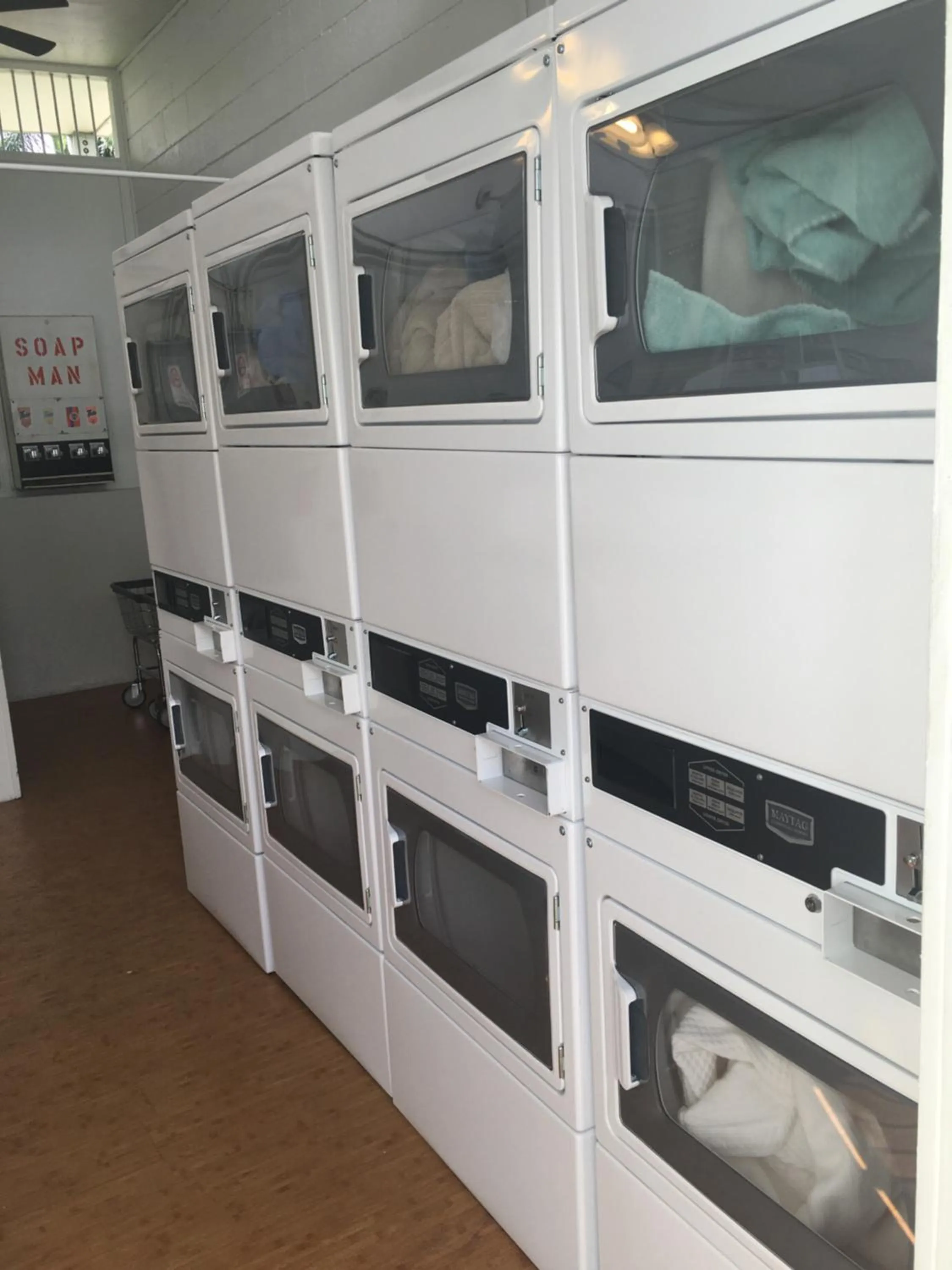 laundry in DOWNTOWN Hawaiian Theme Condo with Hot Tub, Pool & Beach - Kona Islander Inn