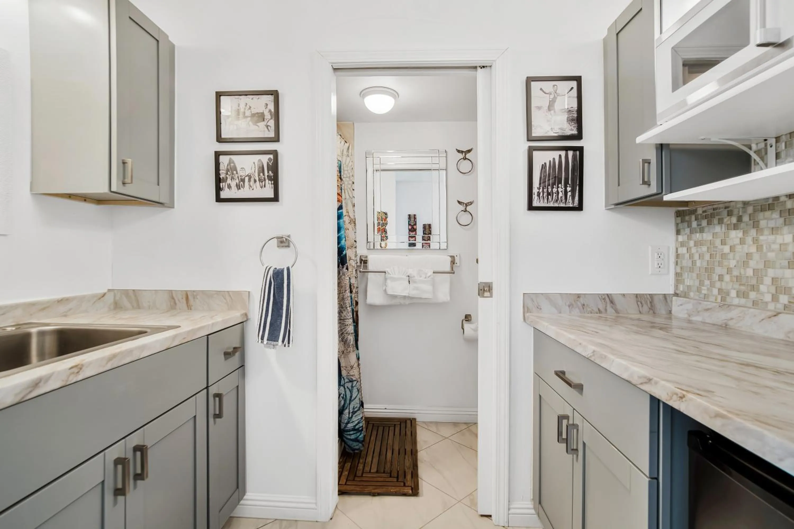 Kitchen or kitchenette in DOWNTOWN Hawaiian Theme Condo with Hot Tub, Pool & Beach - Kona Islander Inn