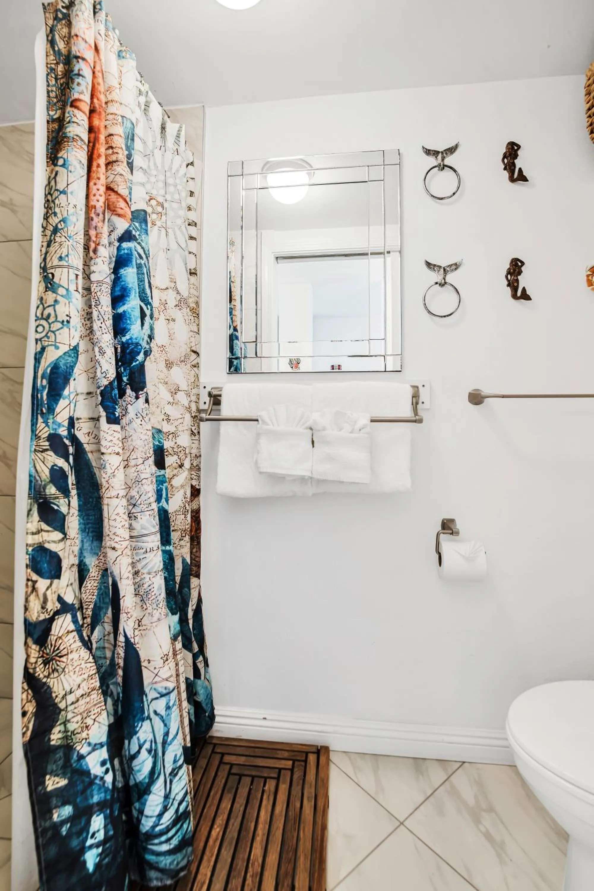 Shower in DOWNTOWN Hawaiian Theme Condo with Hot Tub, Pool & Beach - Kona Islander Inn