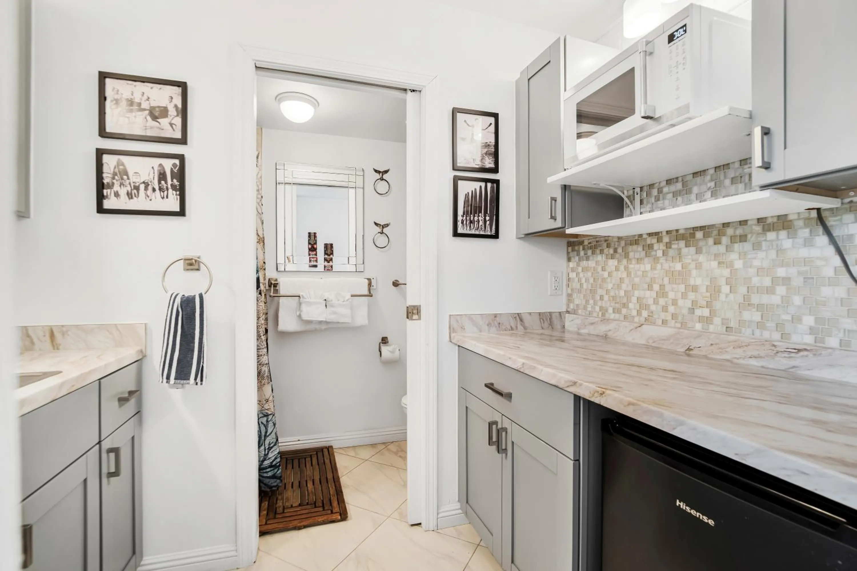 Kitchen or kitchenette in DOWNTOWN Hawaiian Theme Condo with Hot Tub, Pool & Beach - Kona Islander Inn