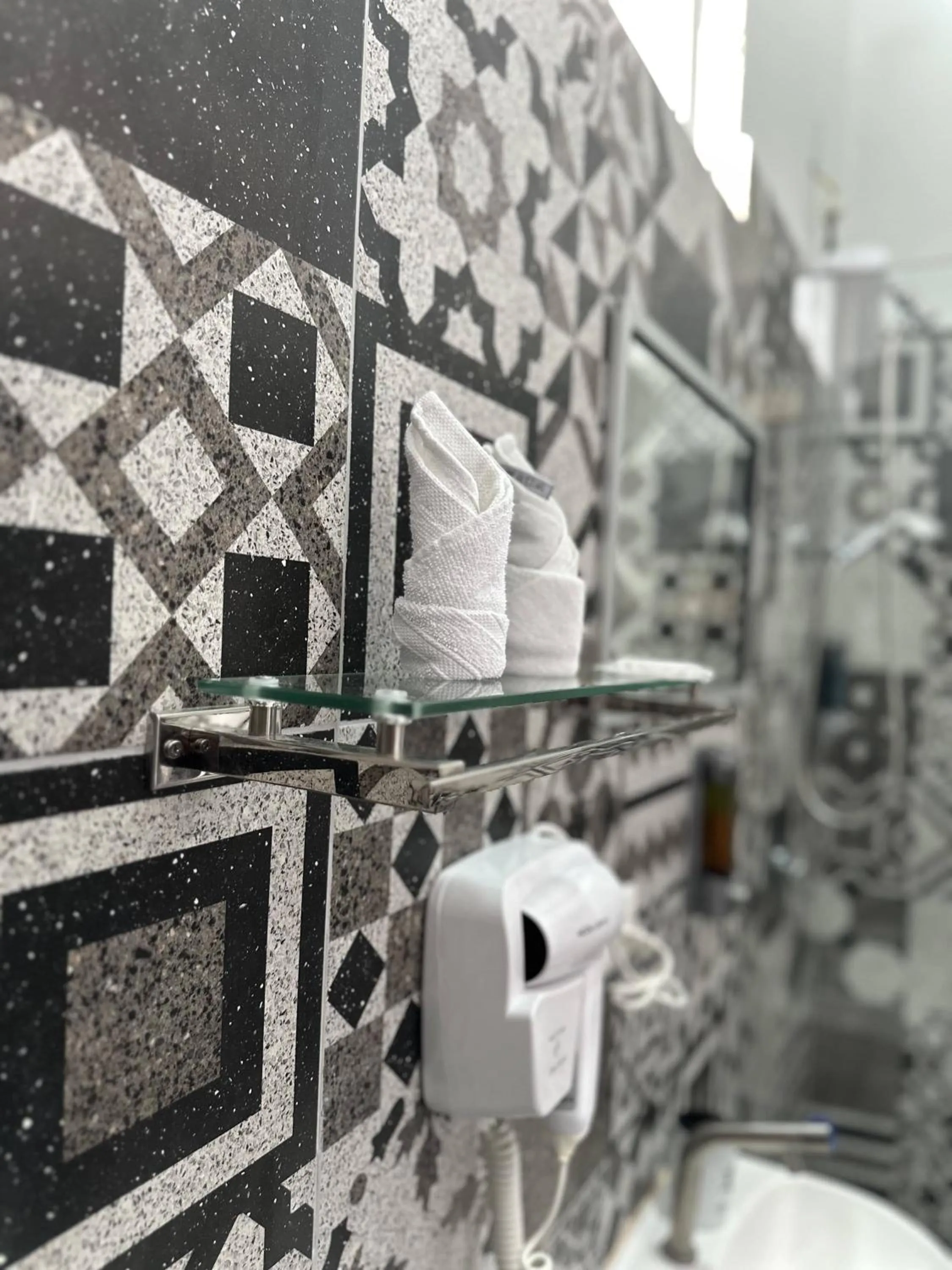 Shower in Hotel Serendipity