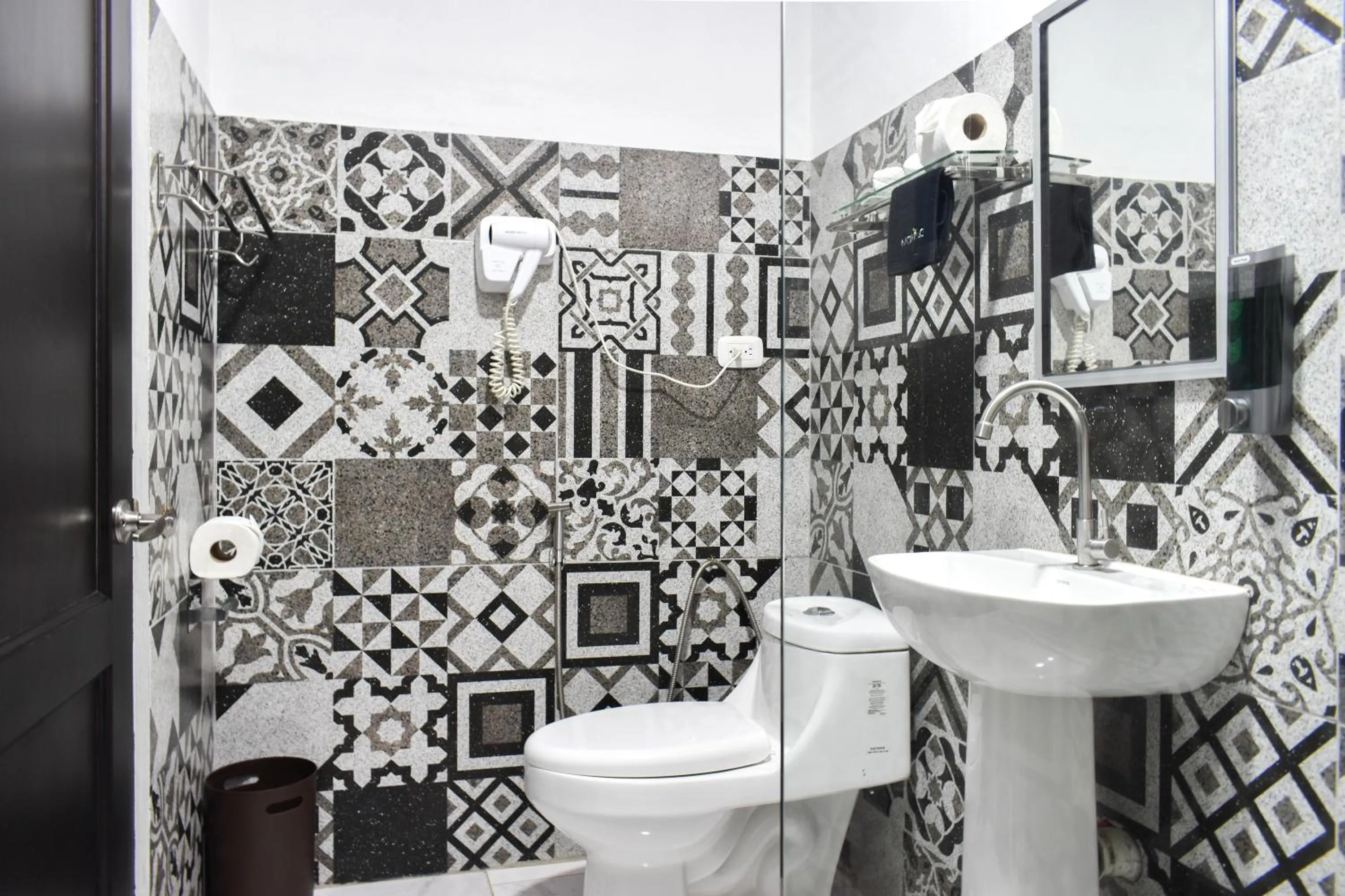 Shower in Hotel Serendipity