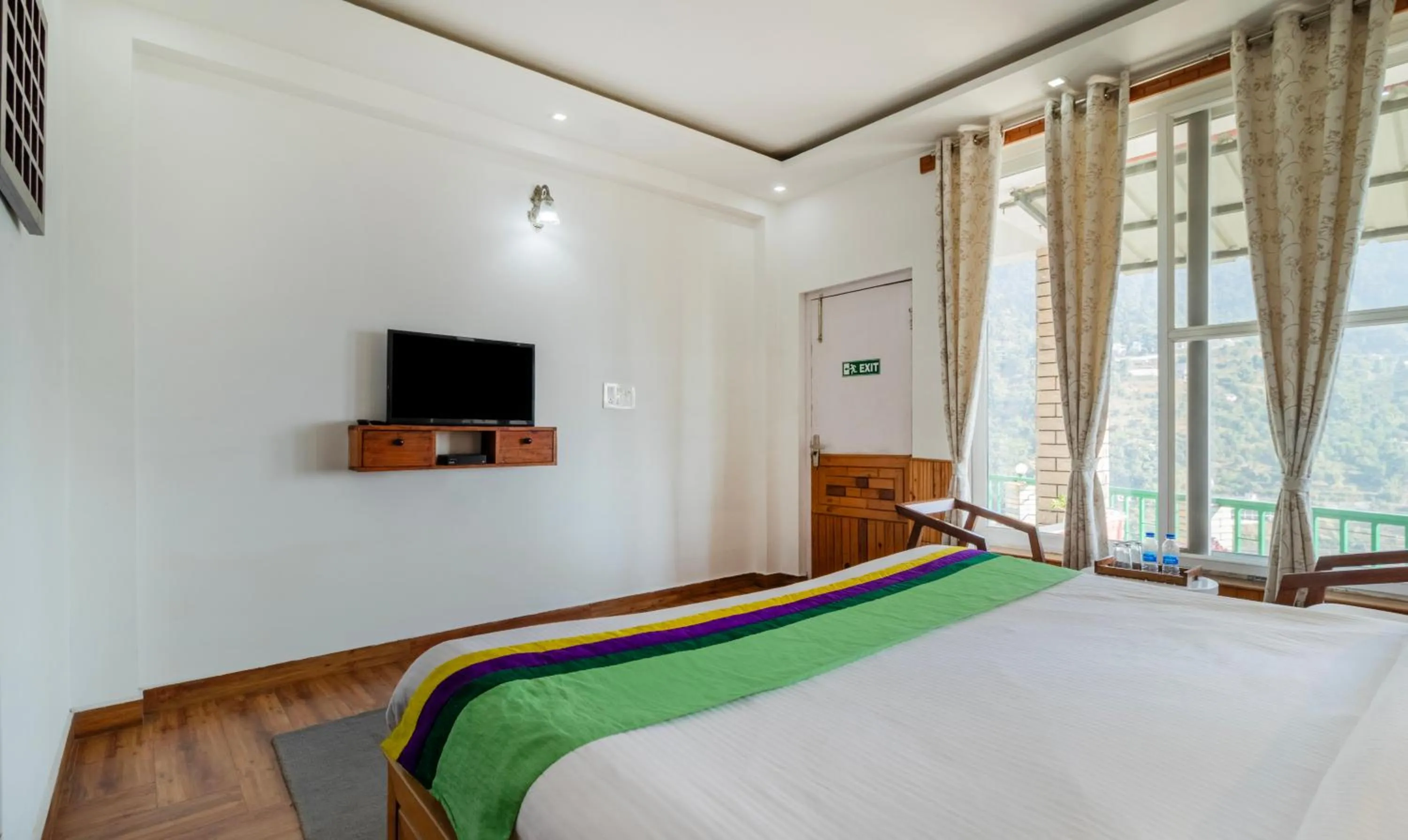 Bedroom, Bed in Treebo Vista Lago With Lake View